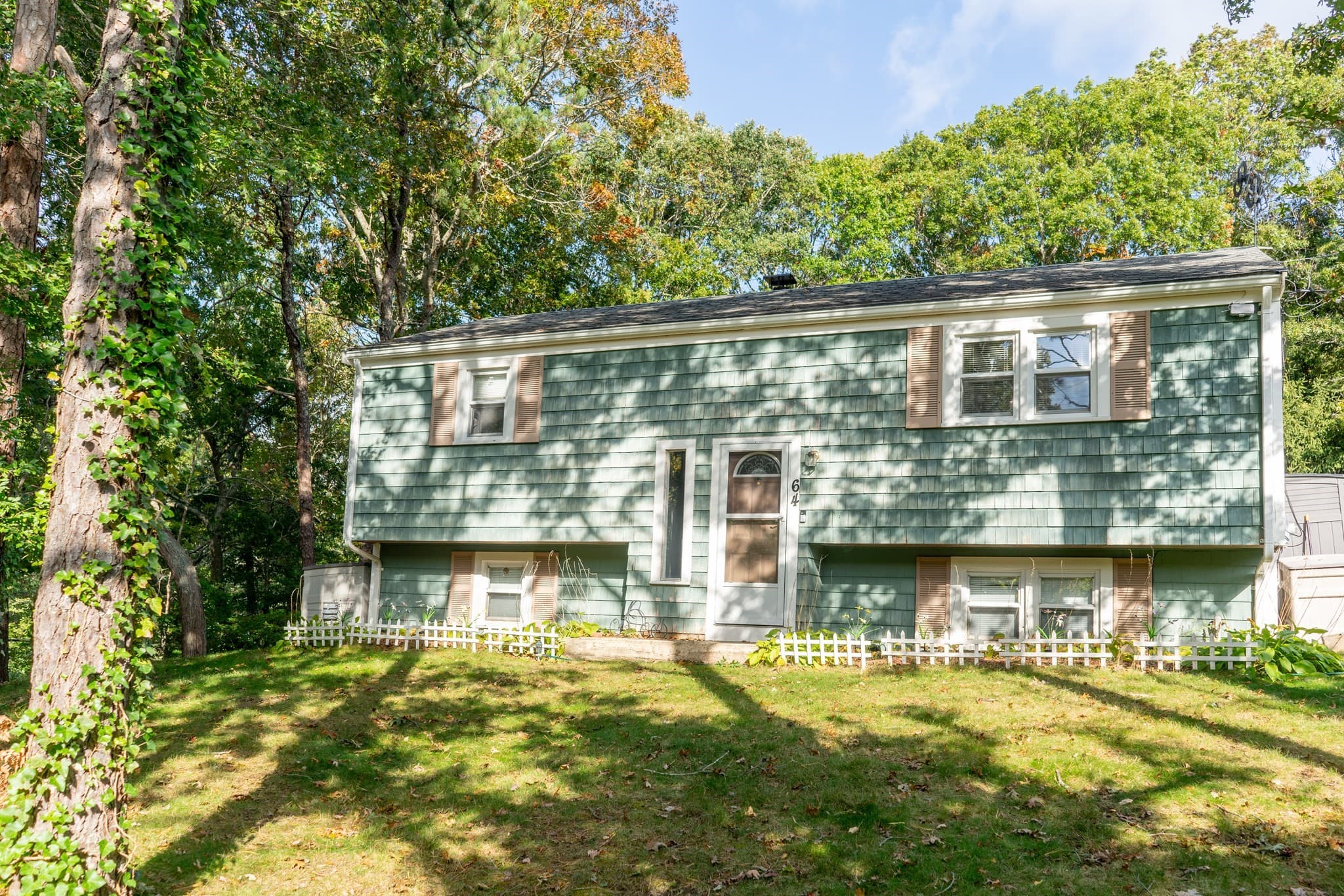 64 Hillside Dr, Plymouth MA 02360