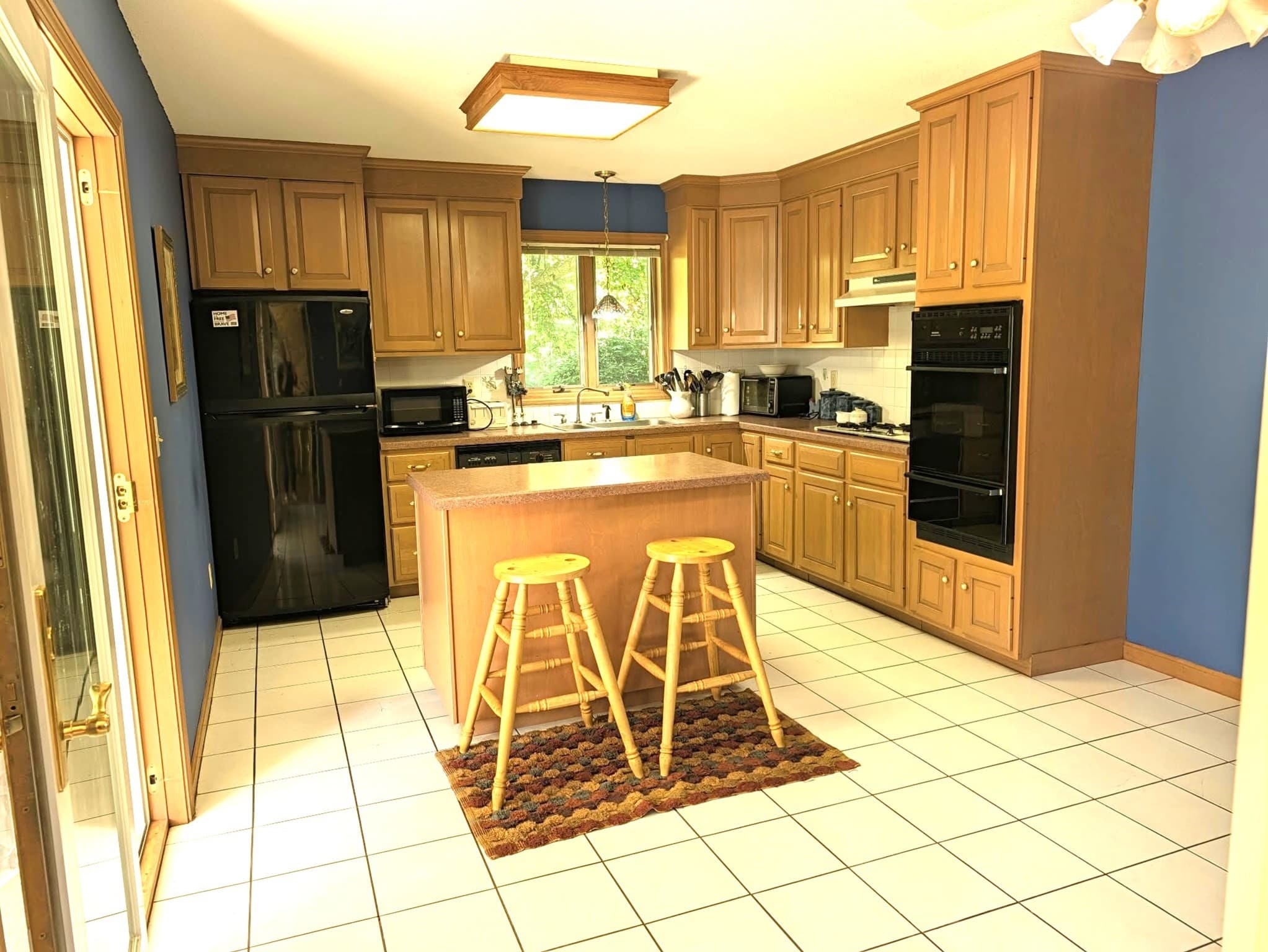 Single Family Residence at 60 Applewood Ln, South Hadley MA 01075, photo 2 of 5