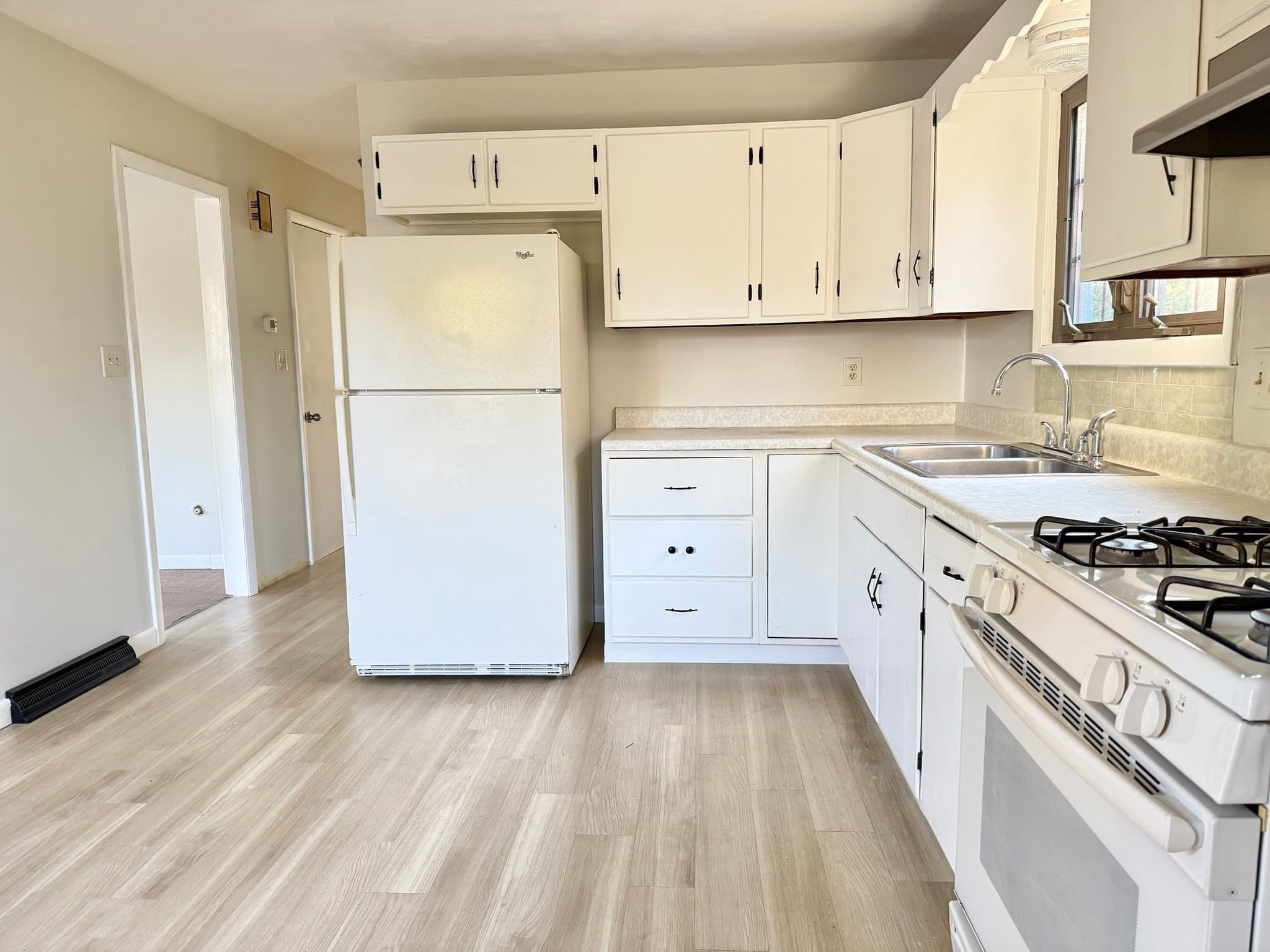 Single Family Residence at 3 Pine Ave, Fairhaven MA 02719, Fairhaven, photo 7 of 27
