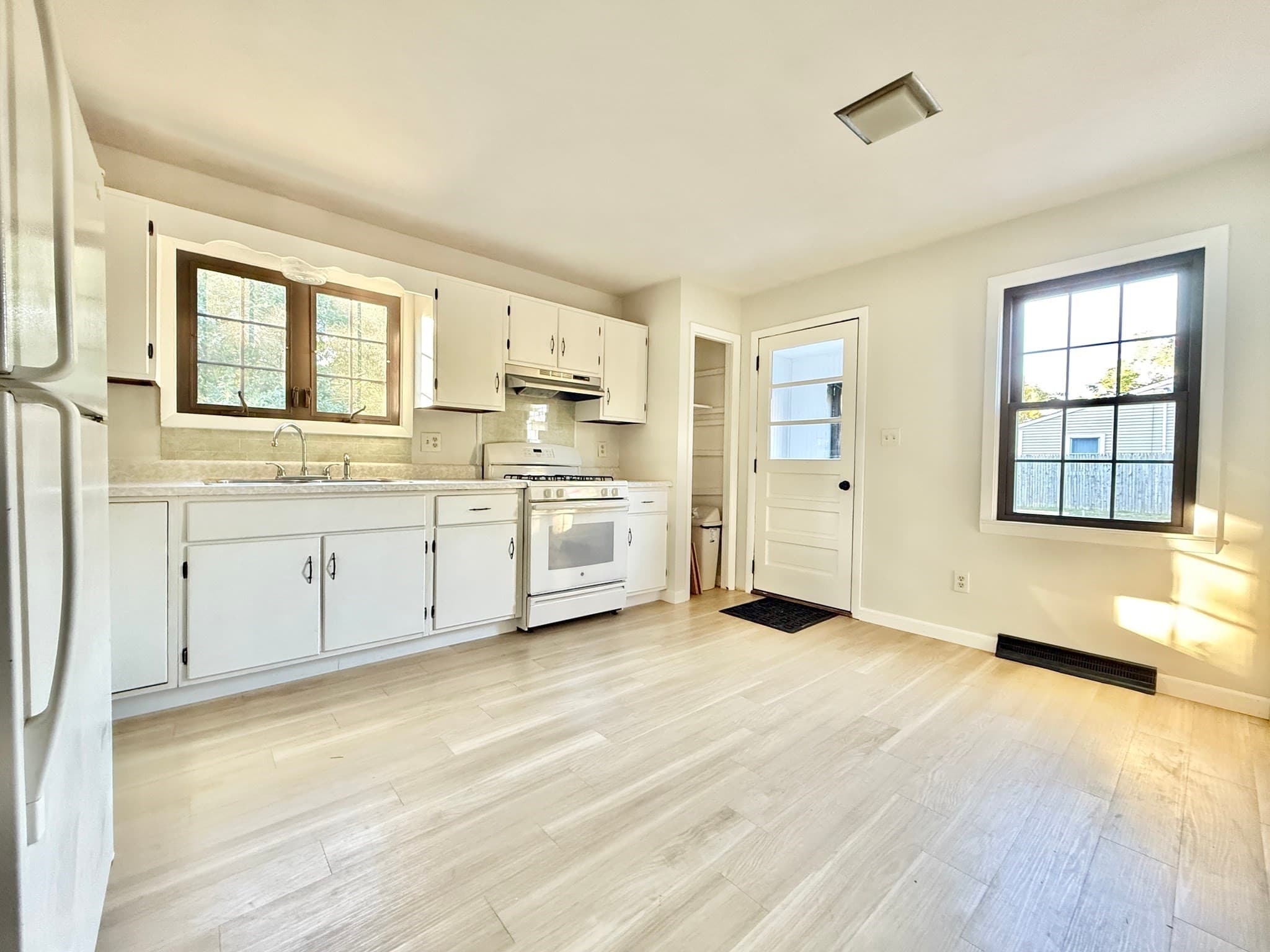 Single Family Residence at 3 Pine Ave, Fairhaven MA 02719, Fairhaven, photo 8 of 27