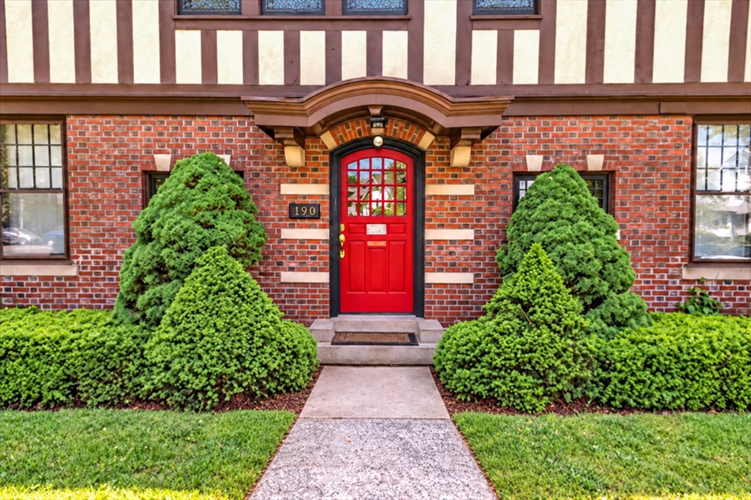 Single Family Residence at 190 Fort Pleasant Ave, Springfield MA 01108, Springfield, photo 2 of 36