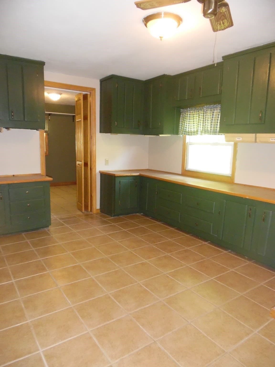 Single Family Residence at 21 Burnside Drive, Swansea MA 02777, Swansea, photo 17 of 21