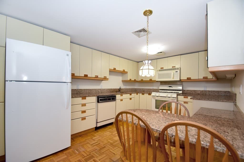 Condominium at 166 Place Ln # 166, Woburn MA 01801, Woburn, photo 7 of 22
