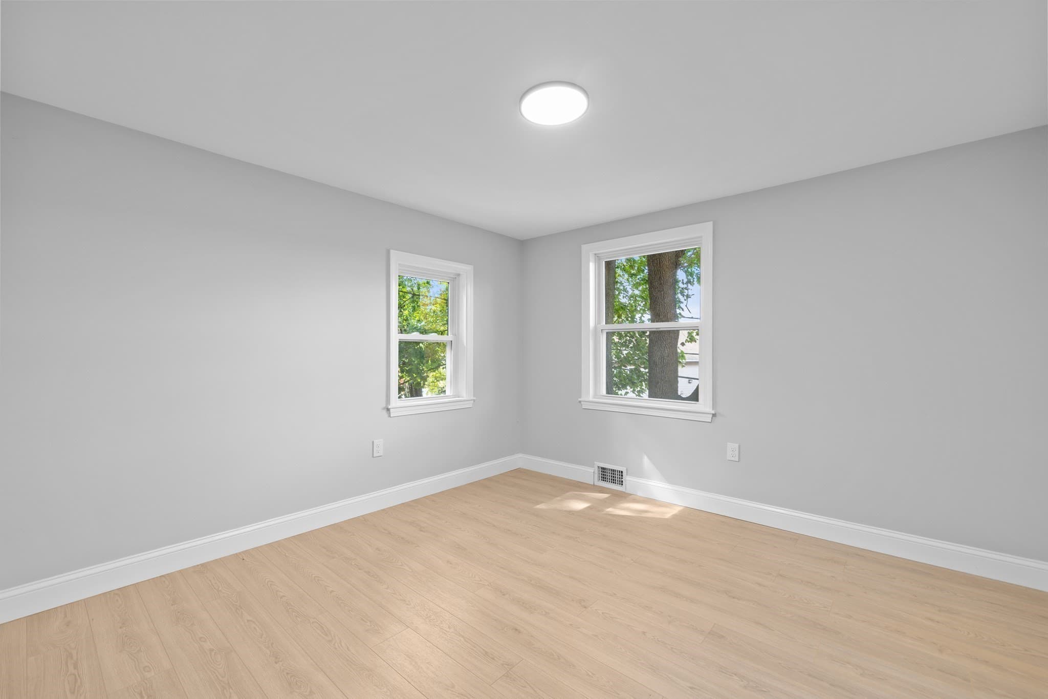 Single Family Residence at 9 Walden Pond Ave, Saugus MA 01906, Saugus, photo 23 of 42