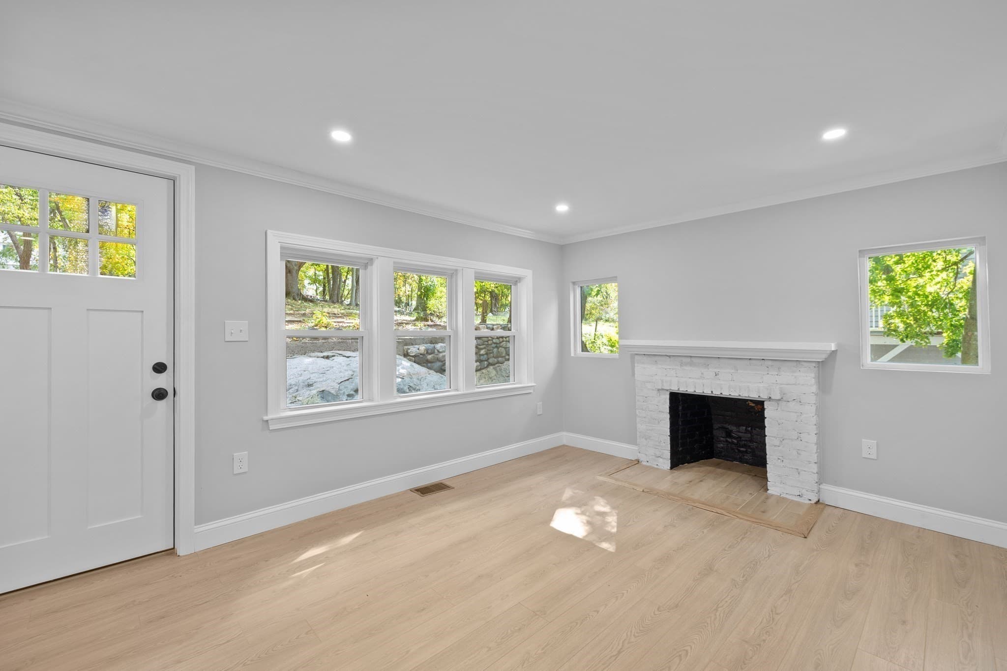 Single Family Residence at 9 Walden Pond Ave, Saugus MA 01906, Saugus, photo 17 of 42
