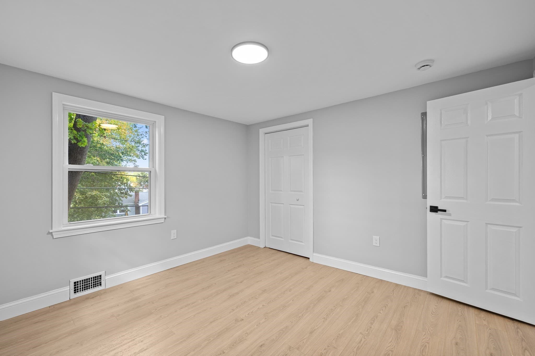 Single Family Residence at 9 Walden Pond Ave, Saugus MA 01906, Saugus, photo 24 of 42