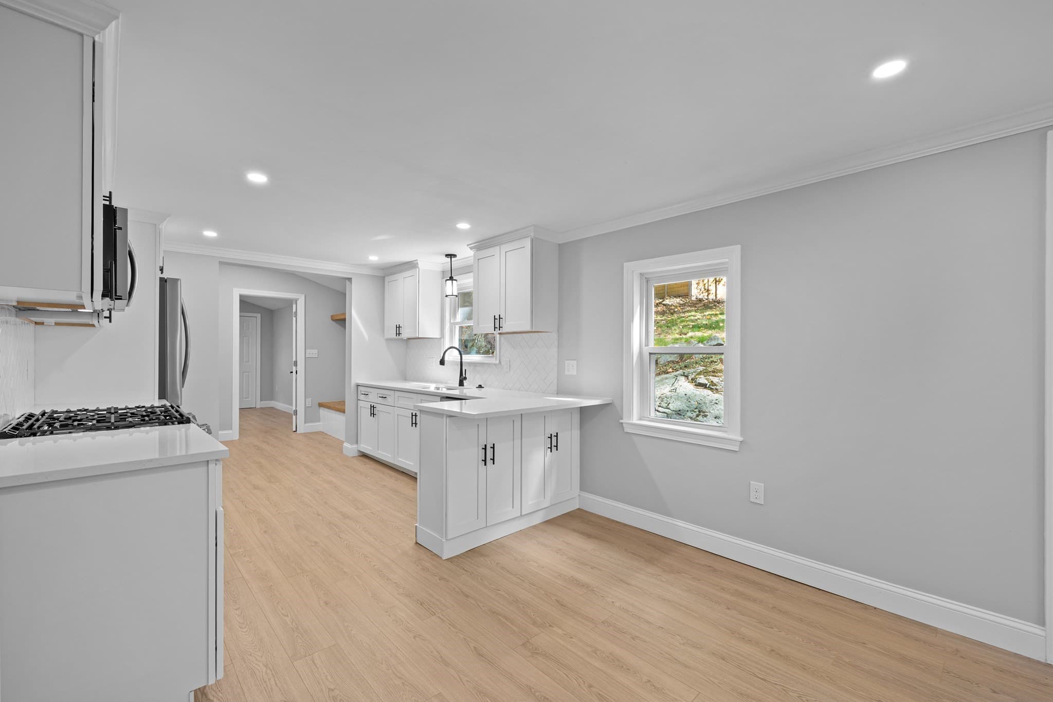 Single Family Residence at 9 Walden Pond Ave, Saugus MA 01906, Saugus, photo 11 of 42