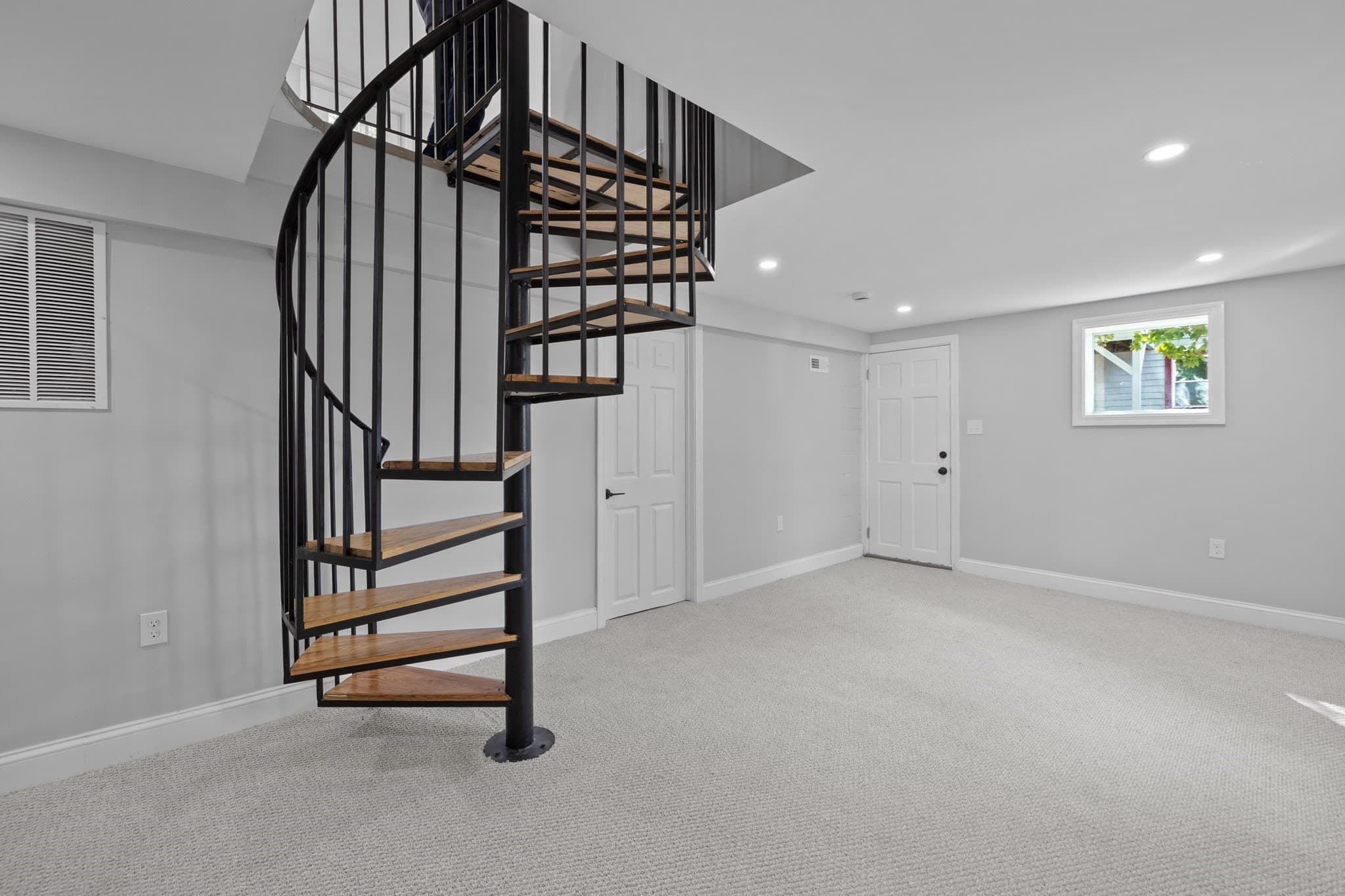 Single Family Residence at 9 Walden Pond Ave, Saugus MA 01906, Saugus, photo 31 of 42
