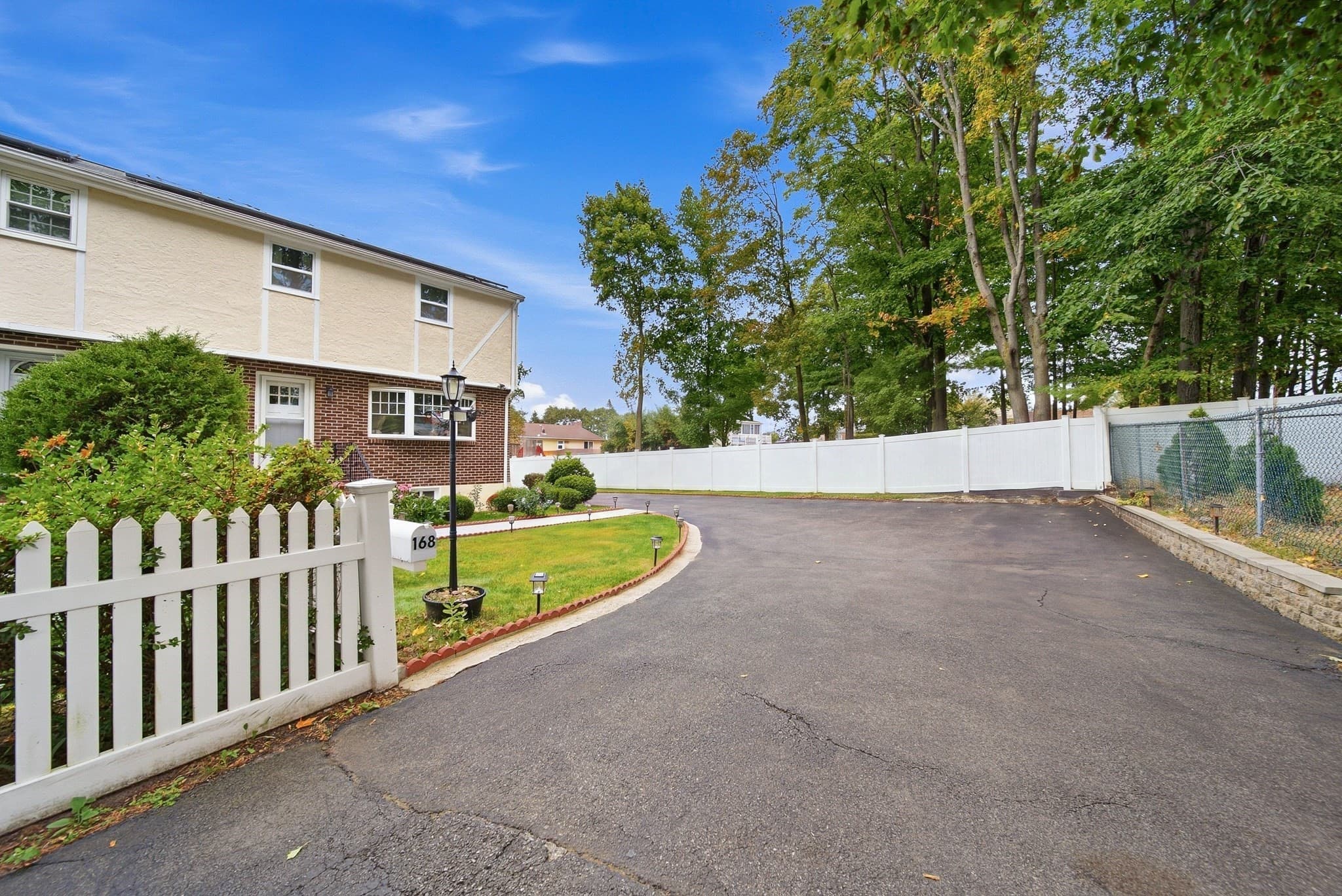 Condominium at 168 Old St. # R, Randolph MA 02368, Randolph, photo 3 of 21