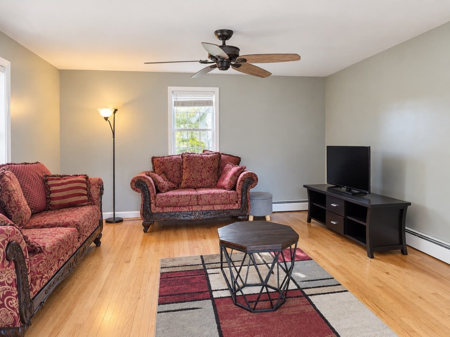 Single Family Residence at 32 Heroult Rd, Worcester MA 01606, Worcester, photo 2 of 34