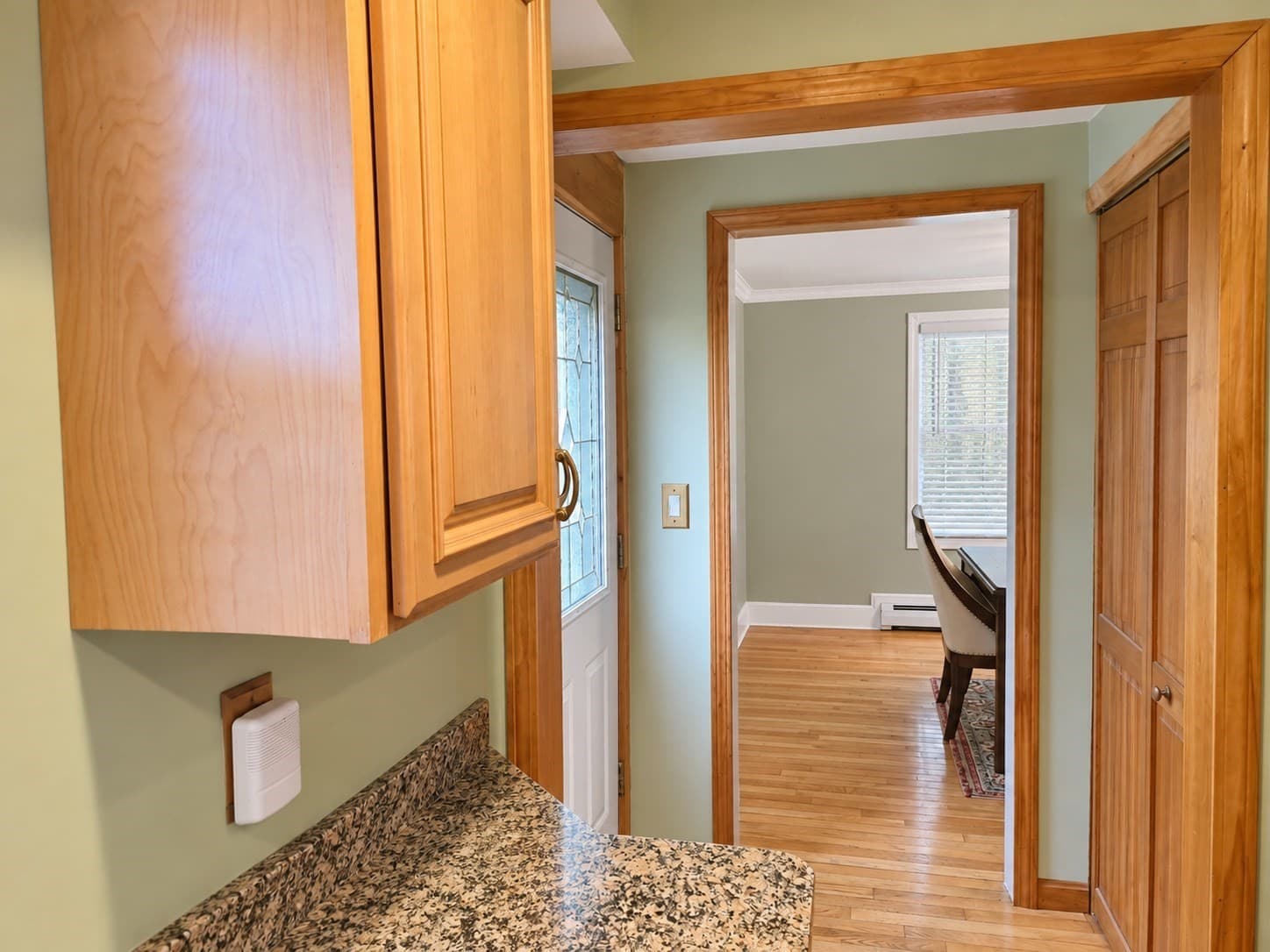 Single Family Residence at 32 Heroult Rd, Worcester MA 01606, Worcester, photo 6 of 34