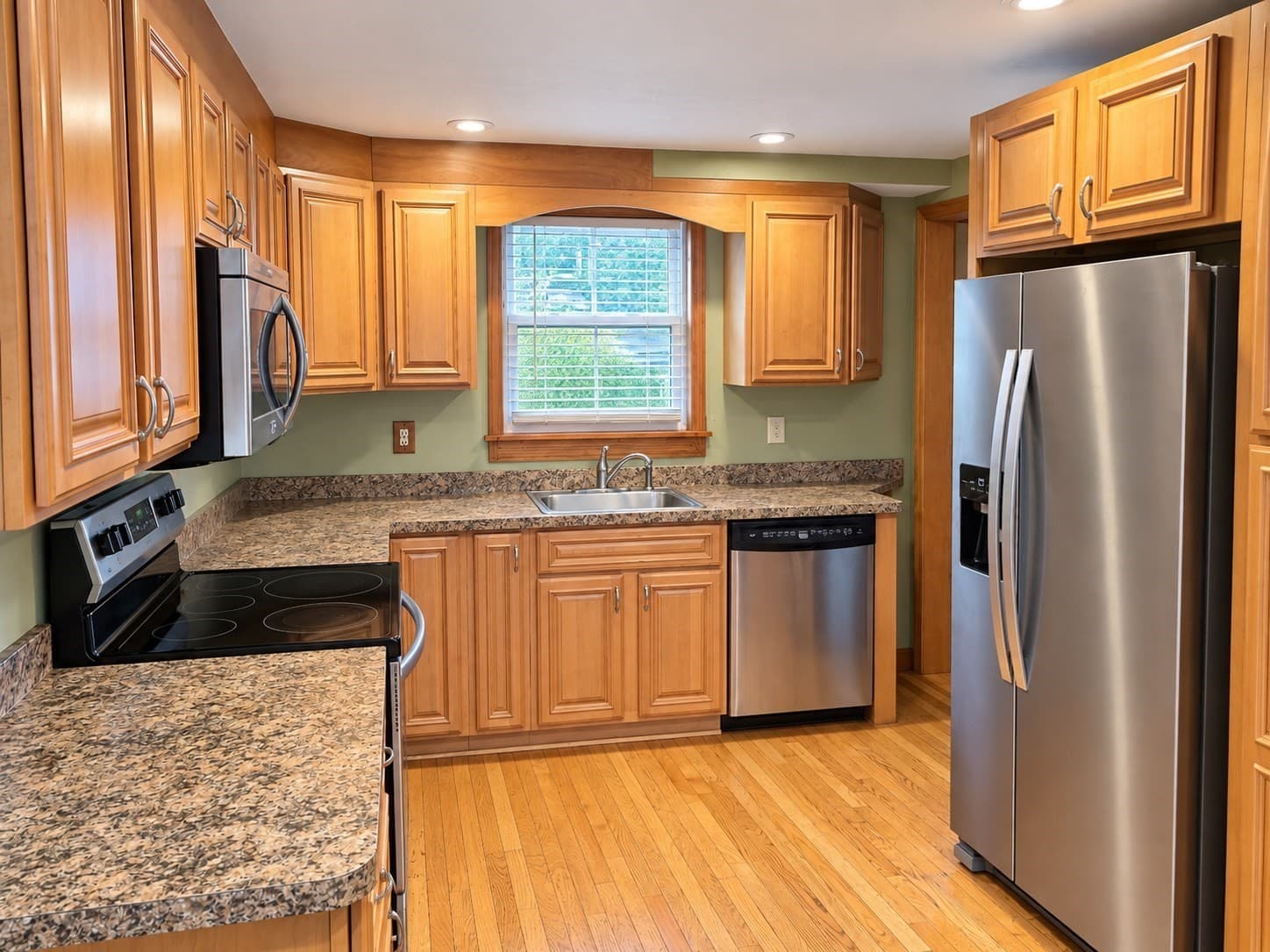 Single Family Residence at 32 Heroult Rd, Worcester MA 01606, Worcester, photo 5 of 34