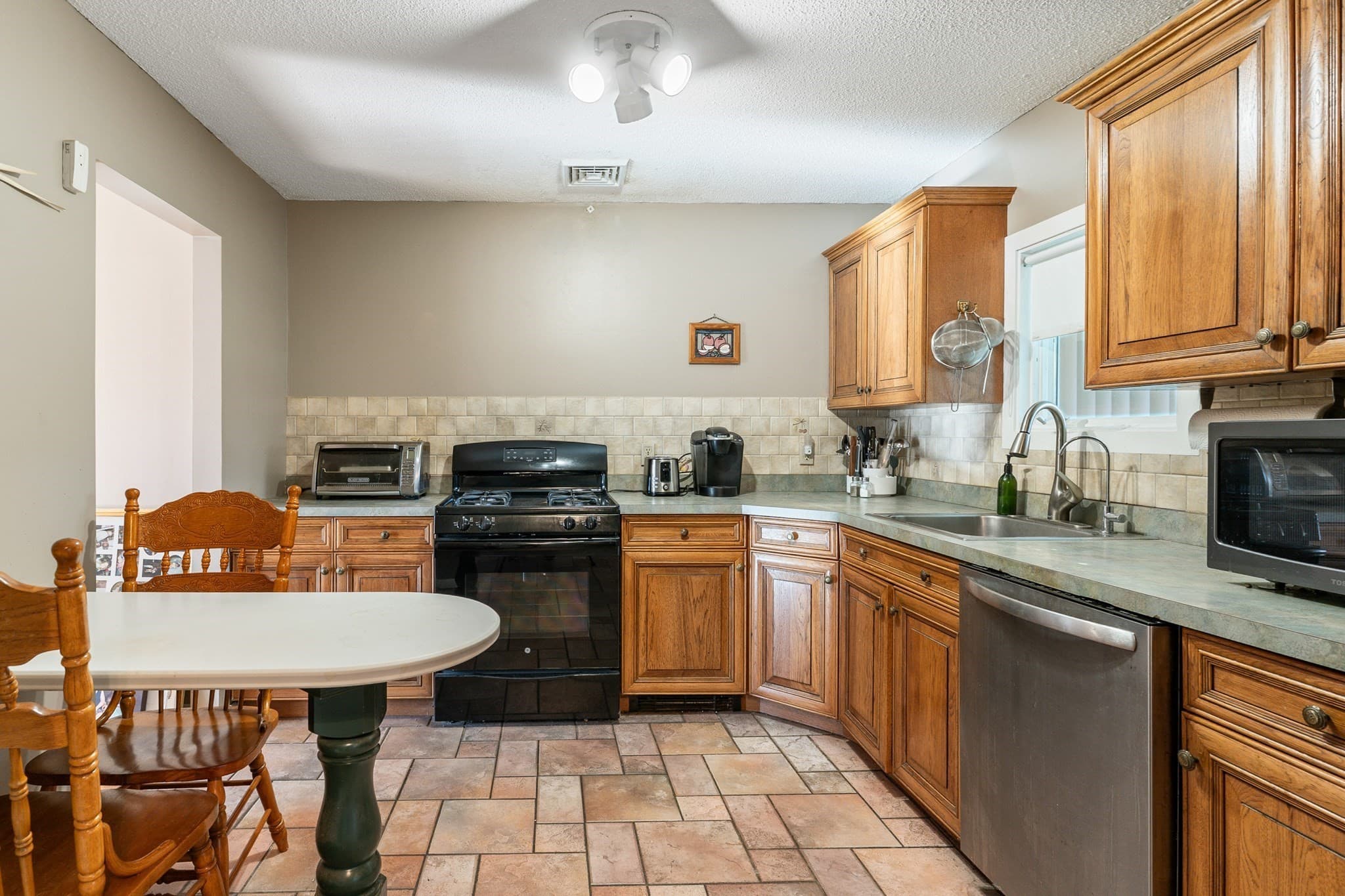 Single Family Residence at 297 Bakerville Rd, Dartmouth MA 02748, Dartmouth, photo 4 of 22