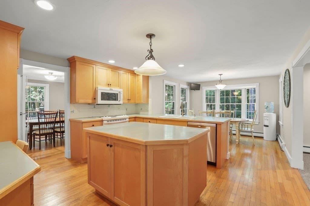Single Family Residence at 34 Meeting House Rd., Kingston MA 02364, Kingston, photo 12 of 42