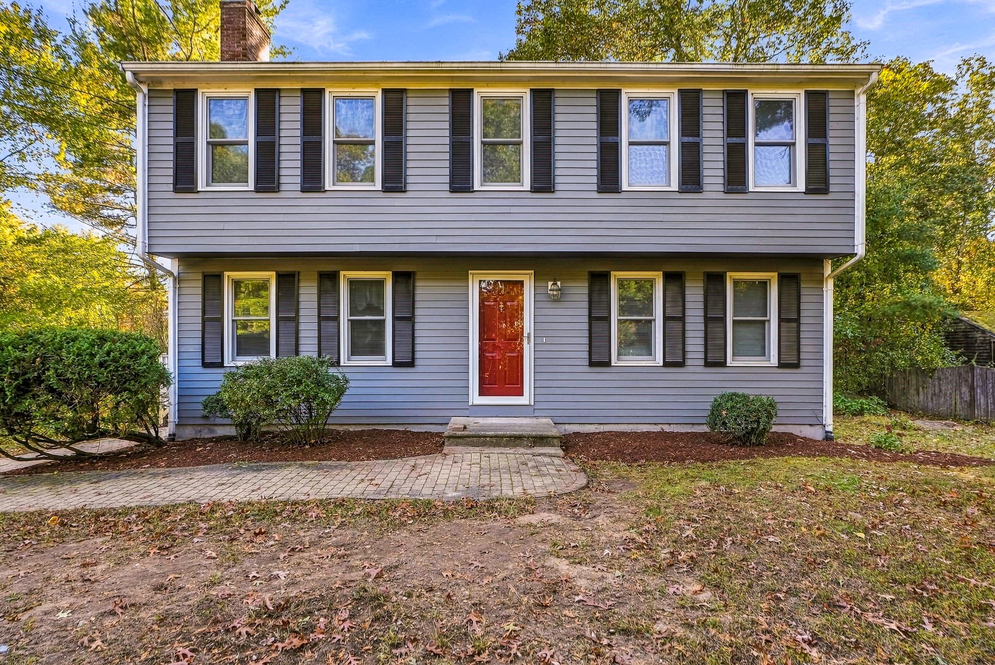Single Family Residence at 565 Hartford Ave E, Uxbridge MA 01569, Uxbridge, photo 2 of 25