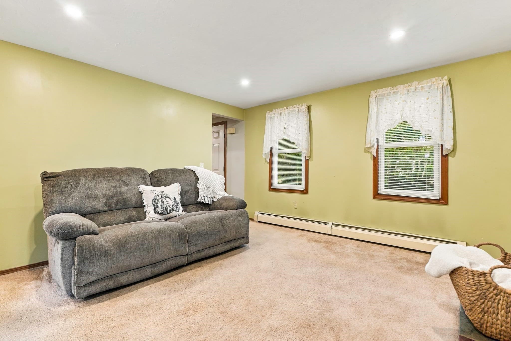 Single Family Residence at 565 Hartford Ave E, Uxbridge MA 01569, Uxbridge, photo 12 of 25