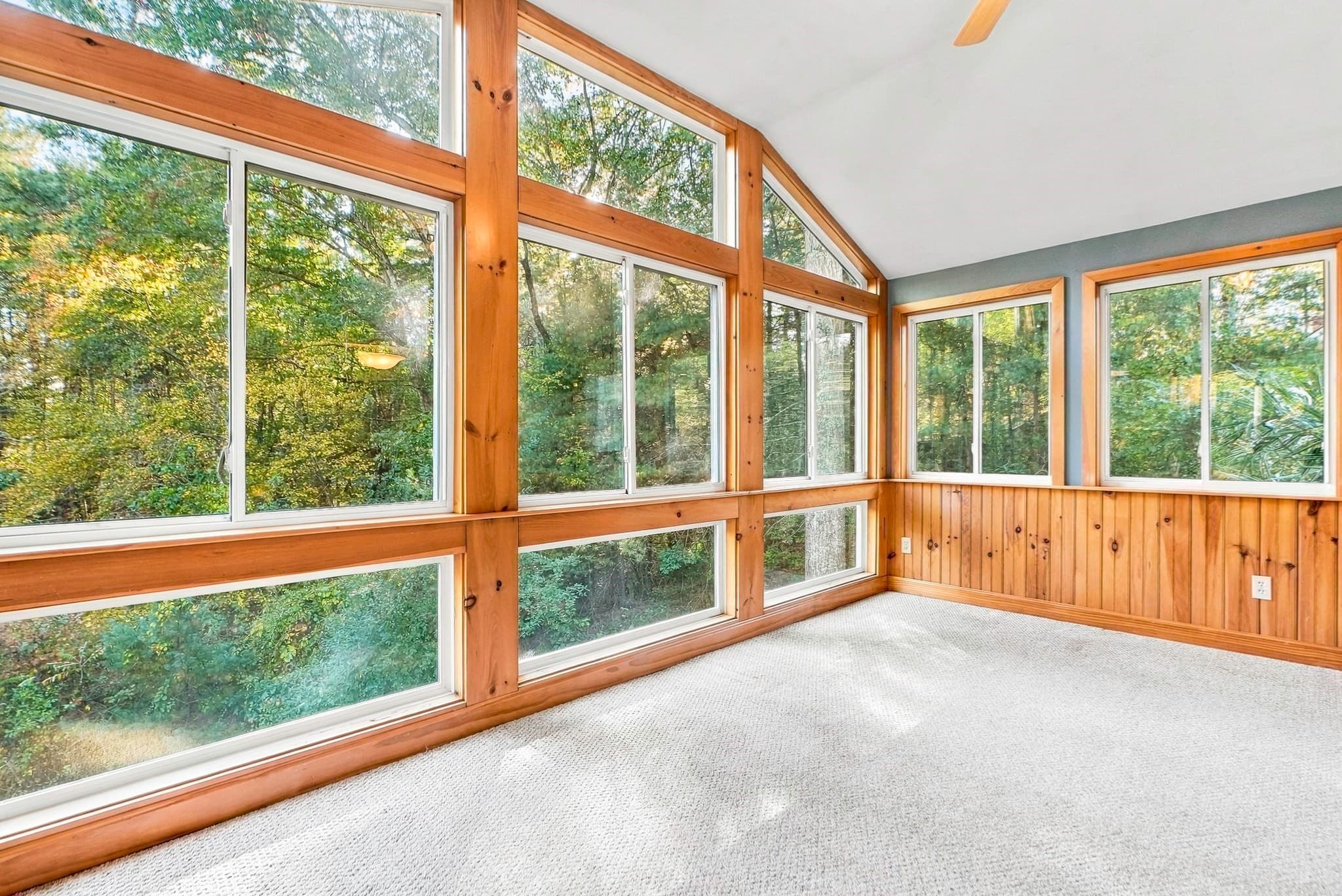 Single Family Residence at 565 Hartford Ave E, Uxbridge MA 01569, Uxbridge, photo 7 of 25