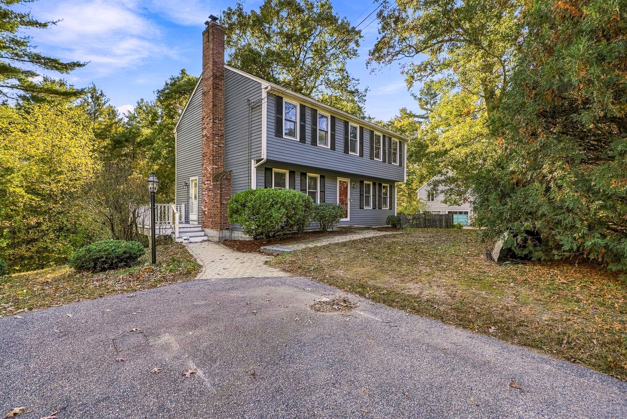 Single Family Residence at 565 Hartford Ave E, Uxbridge MA 01569, Uxbridge, photo 3 of 25