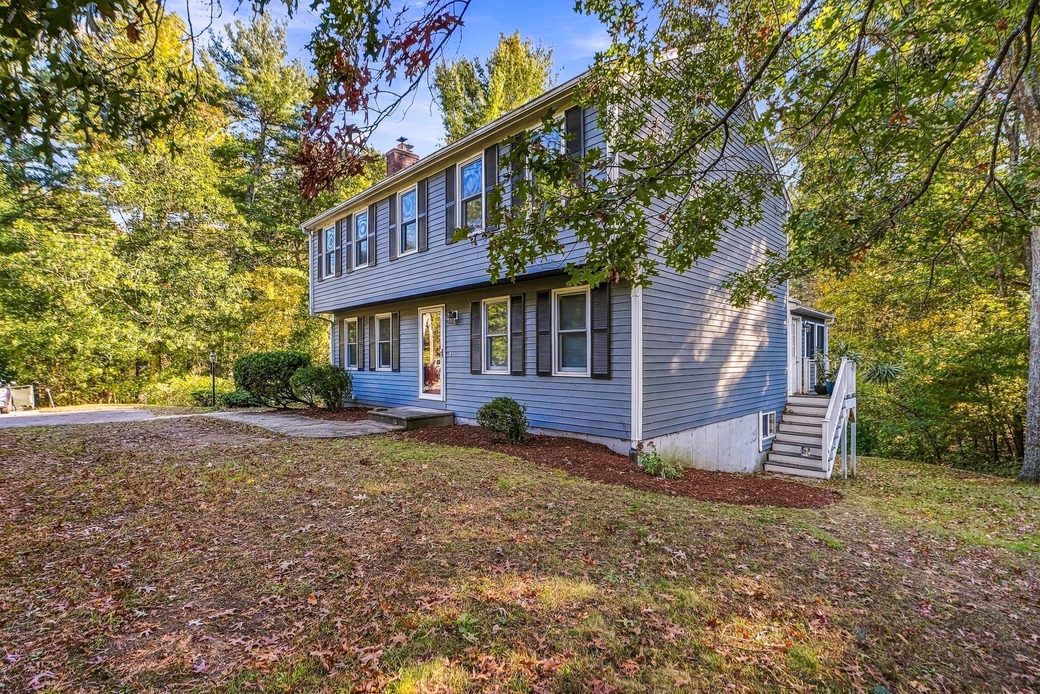 565 Hartford Ave E, Uxbridge MA 01569