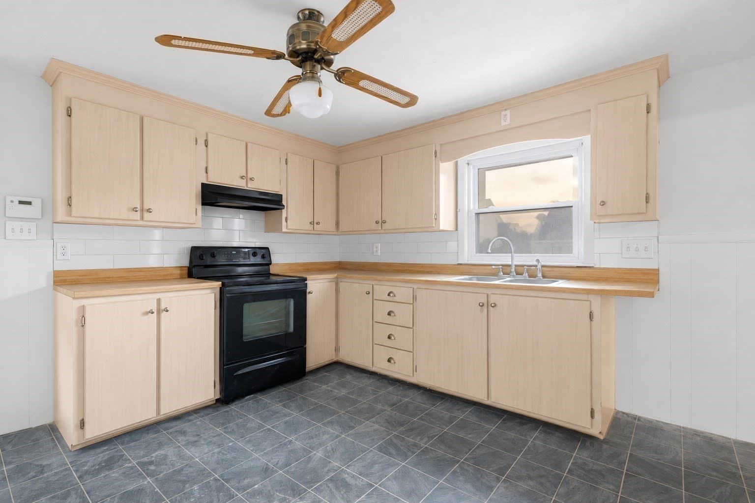 Single Family Residence at 45 Pineridge St, New Bedford MA 02740, New Bedford, photo 6 of 19