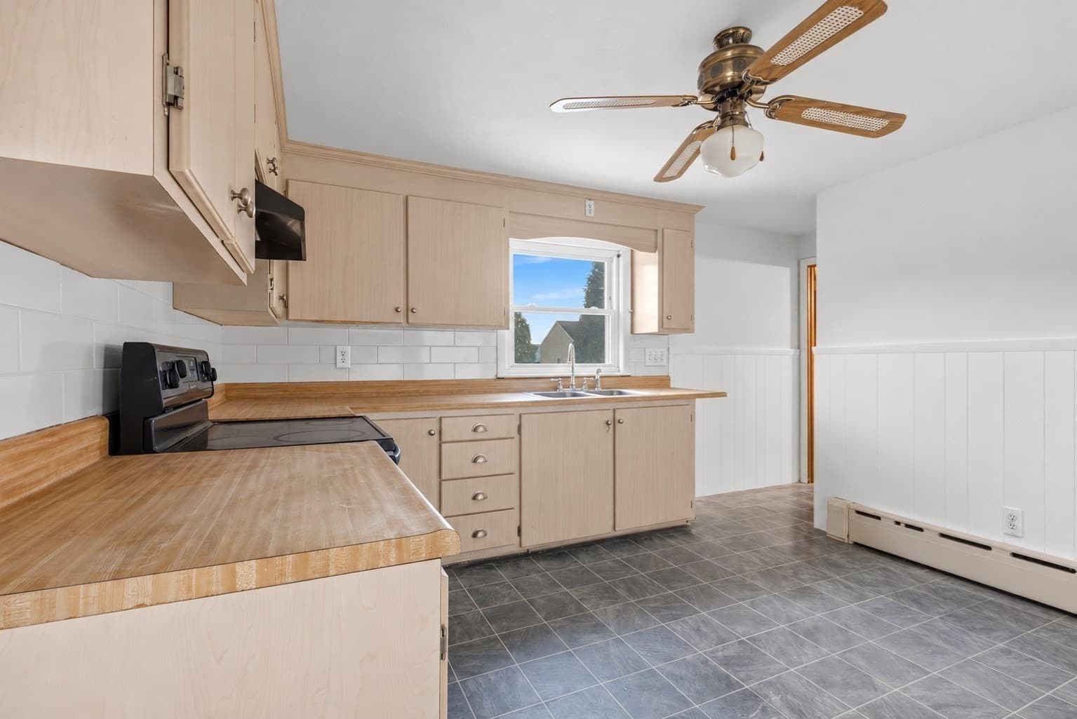 Single Family Residence at 45 Pineridge St, New Bedford MA 02740, photo 7 of 23