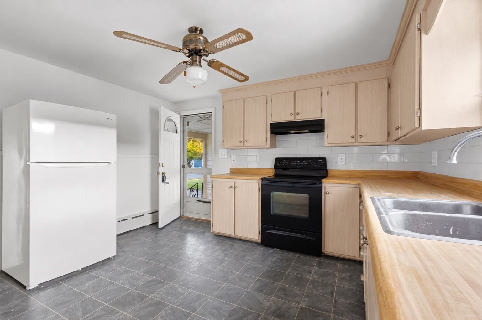 Single Family Residence at 45 Pineridge St, New Bedford MA 02740, photo 8 of 23