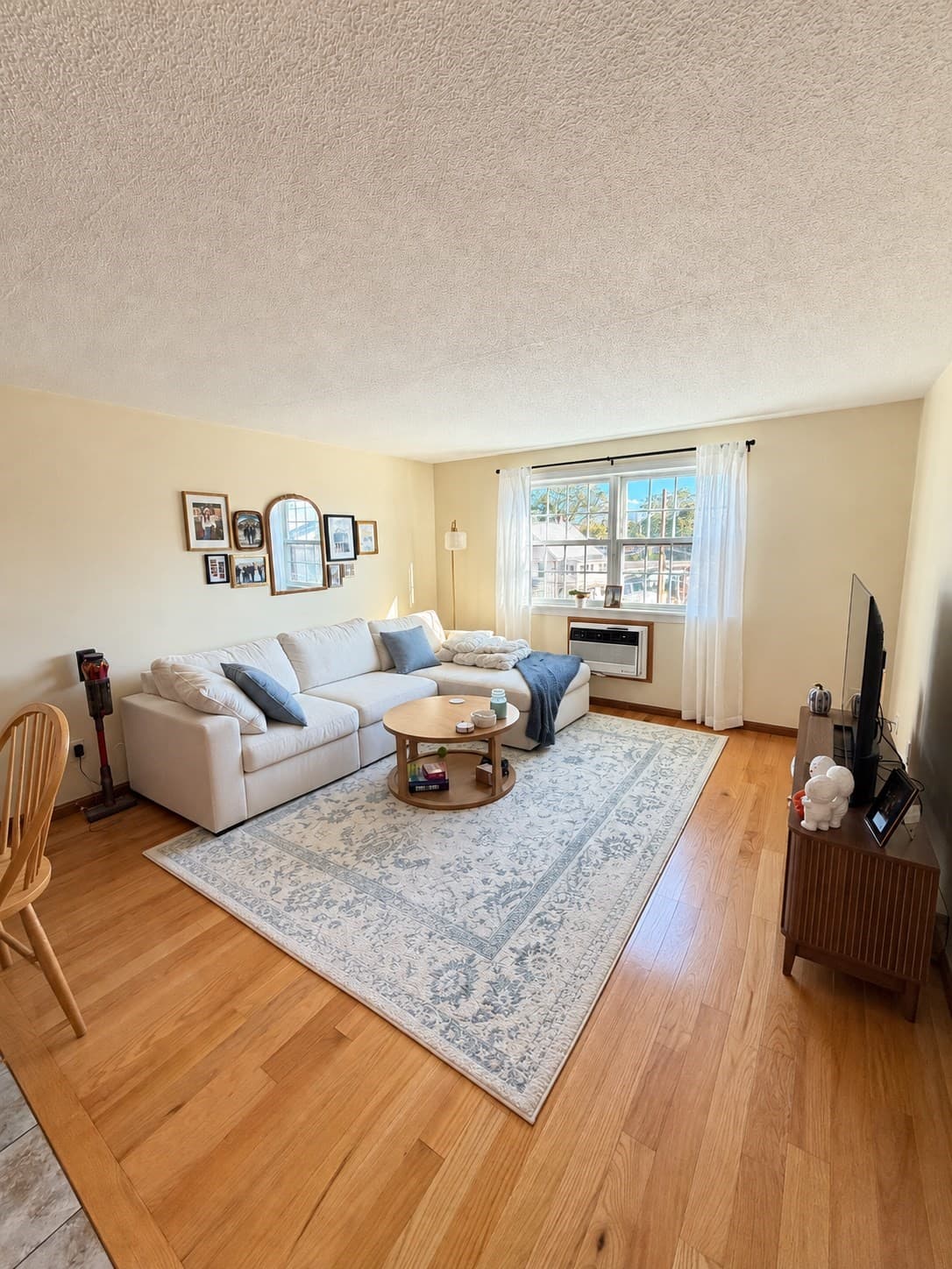 Apartment at 85 Charles St., # 9, Waltham MA 02453, photo 3 of 6