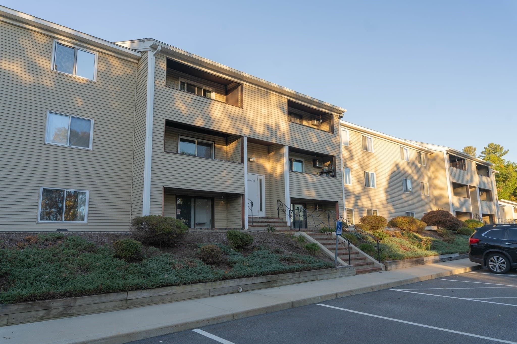 Condominium at 129 Quaker Hwy # 22A, Uxbridge MA 01569, Uxbridge, photo 2 of 22