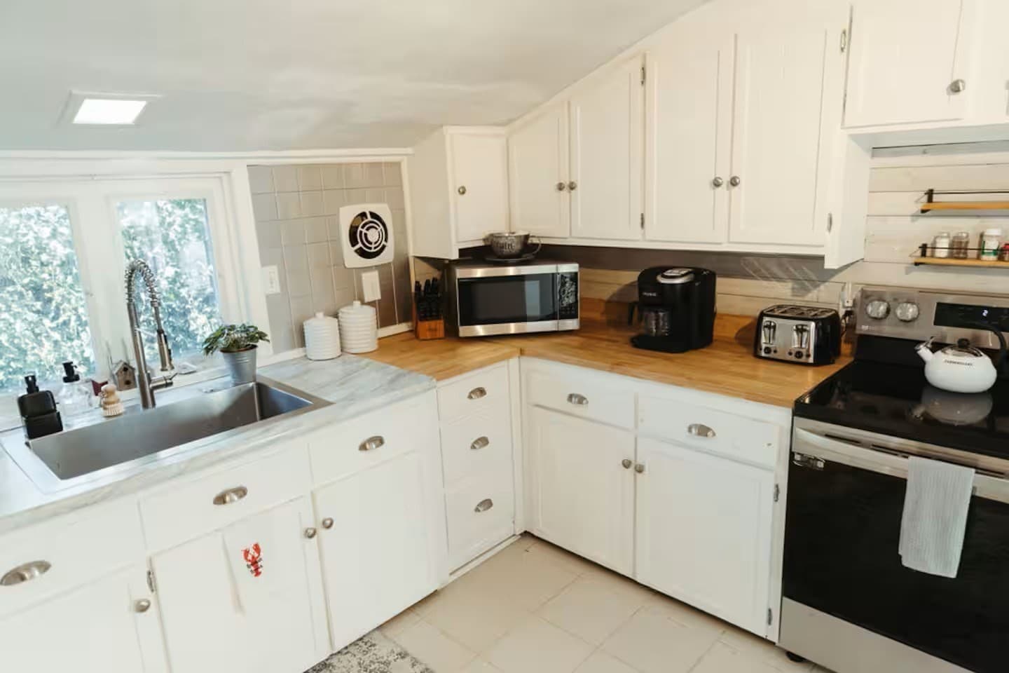 Single Family Residence at 3 Locust St. Ext, Wareham MA 02532, Wareham, photo 2 of 26