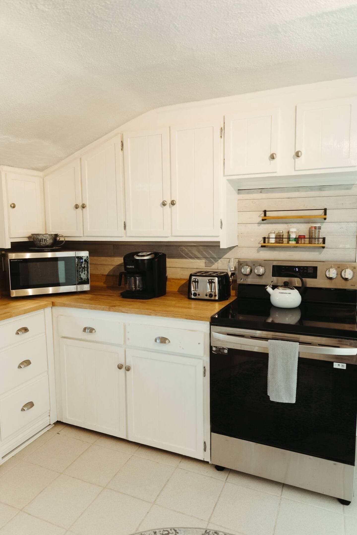 Single Family Residence at 3 Locust St. Ext, Wareham MA 02532, Wareham, photo 3 of 26