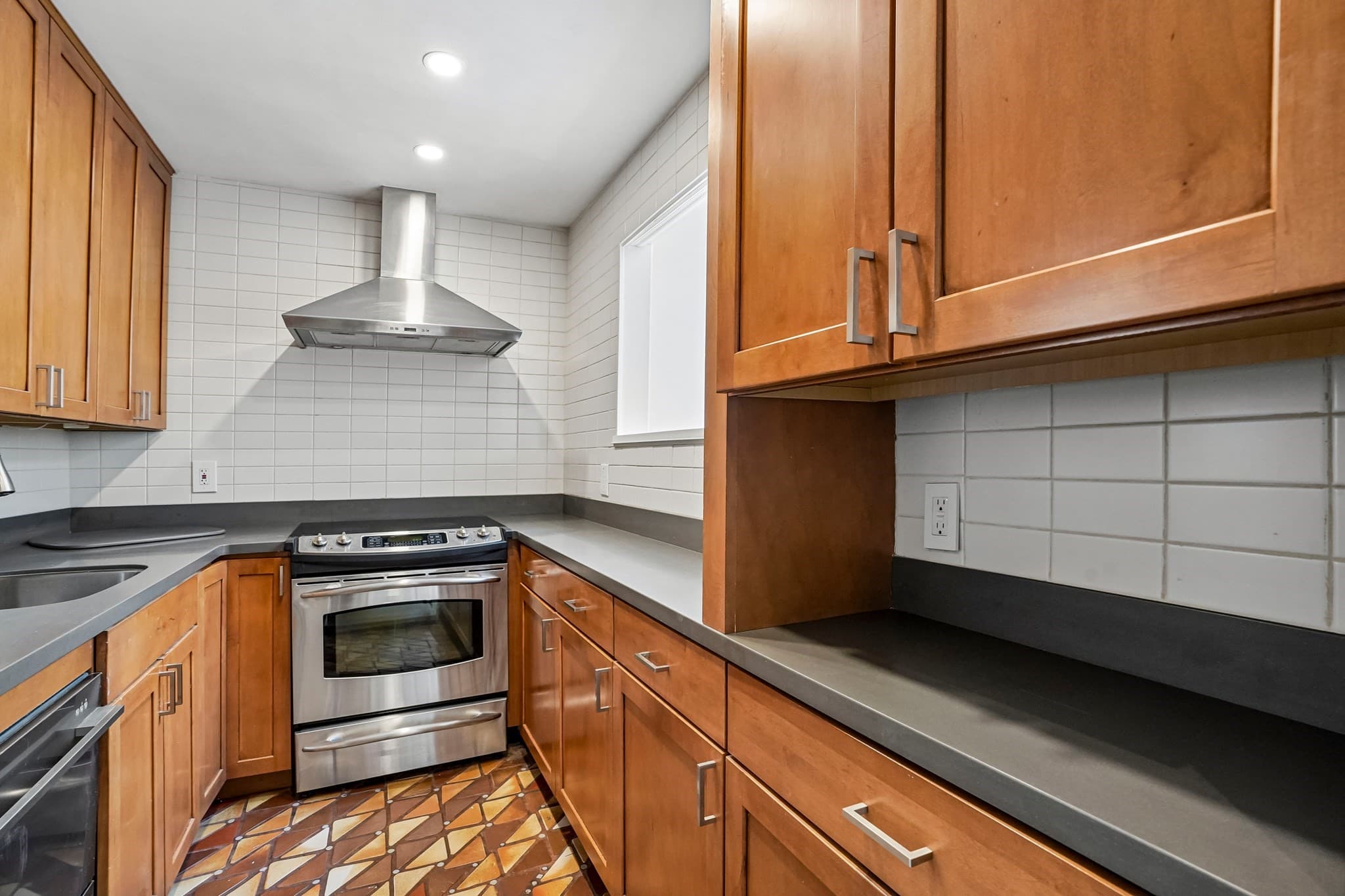 Condominium at 583 Massachusetts Ave # 5, Boston MA 02118, Boston, photo 10 of 24