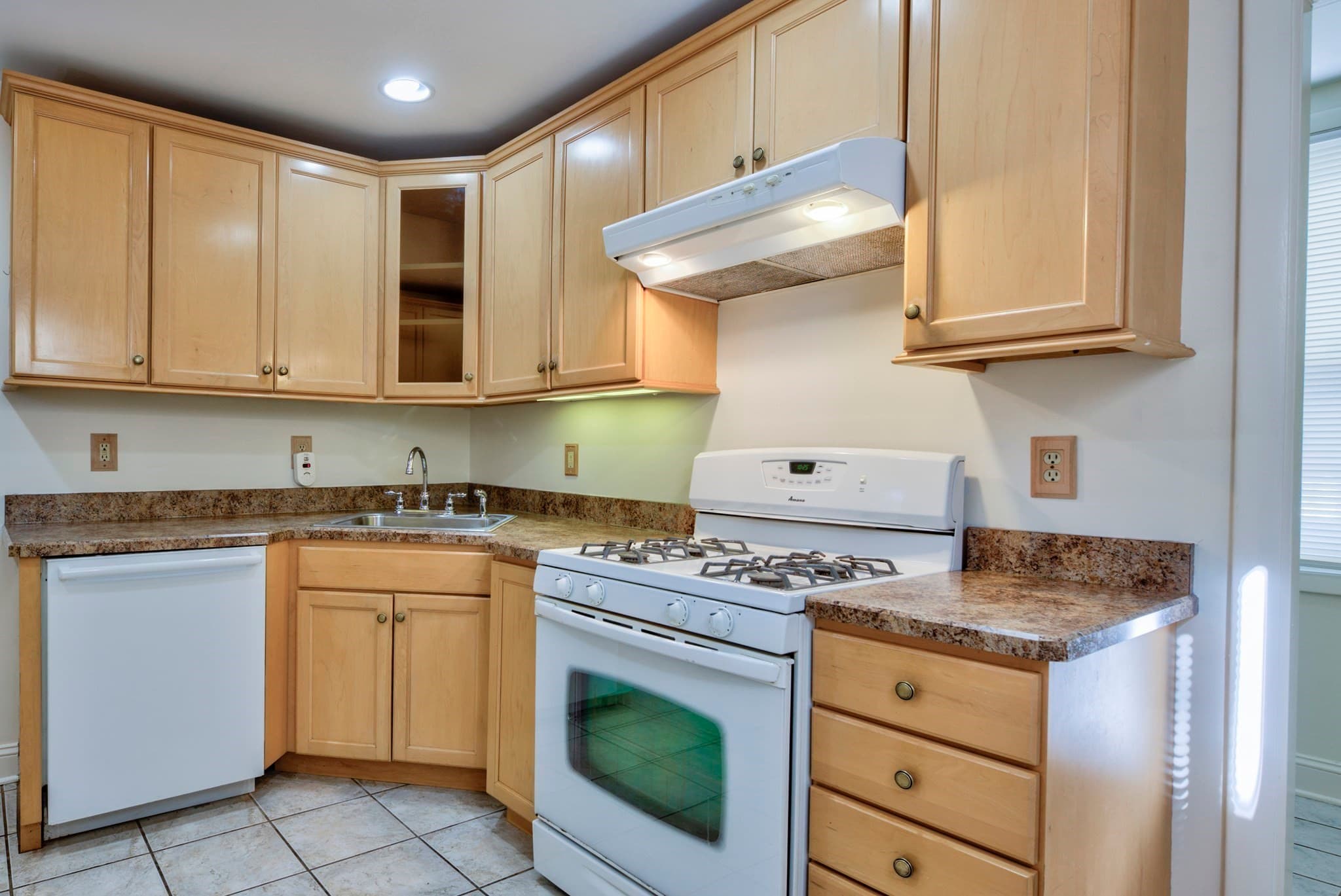 2 Family - 2 Units Up/Down at 76 Atlantic St, New Bedford MA 02740, New Bedford, photo 8 of 23