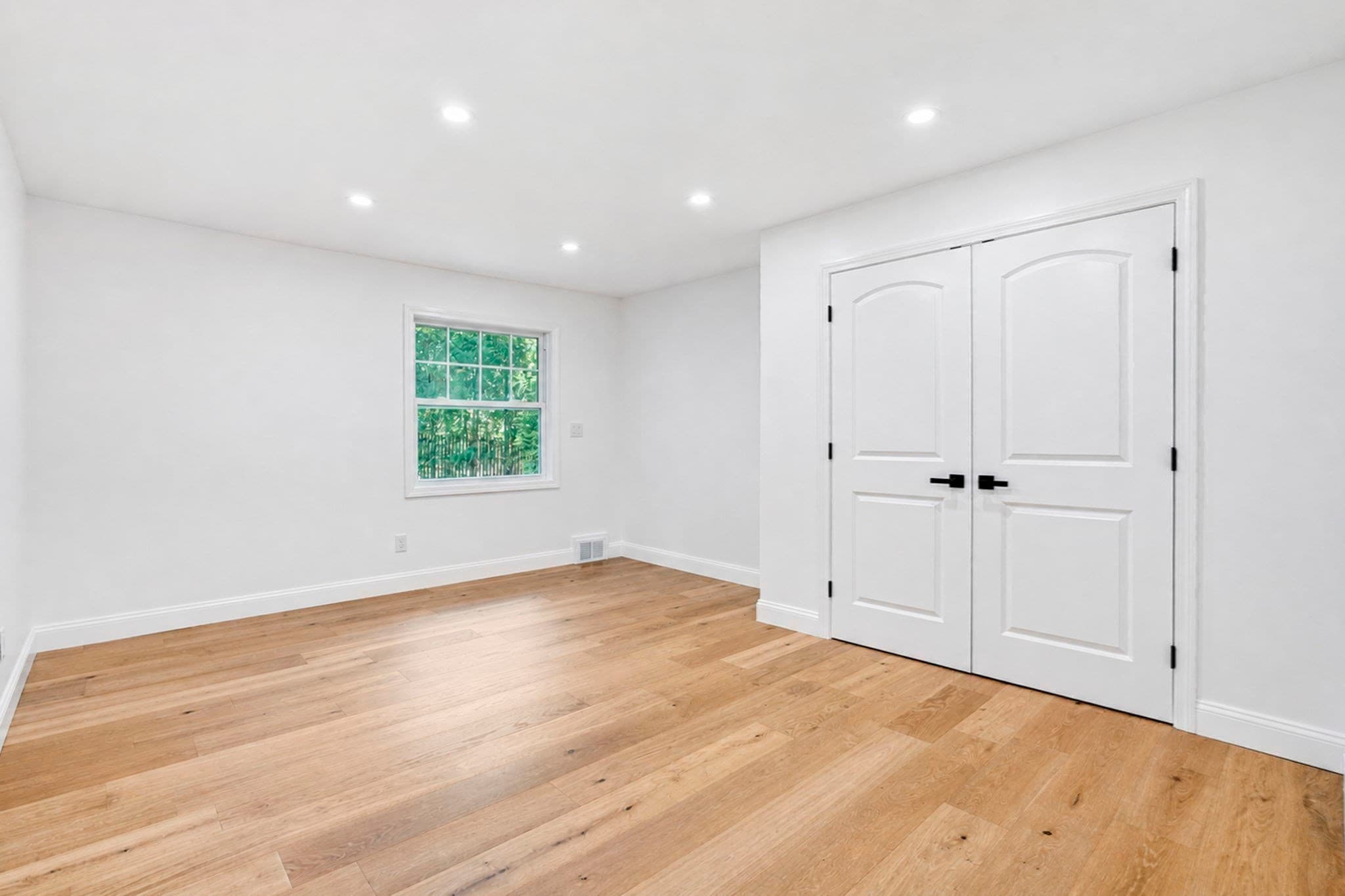 Single Family Residence at 127 Magnolia Cir, Longmeadow MA 01106, Longmeadow, photo 18 of 27