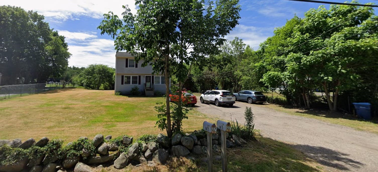 Single Family Residence at 37 Oak St, East Bridgewater MA 02333, East Bridgewater, photo 3 of 4