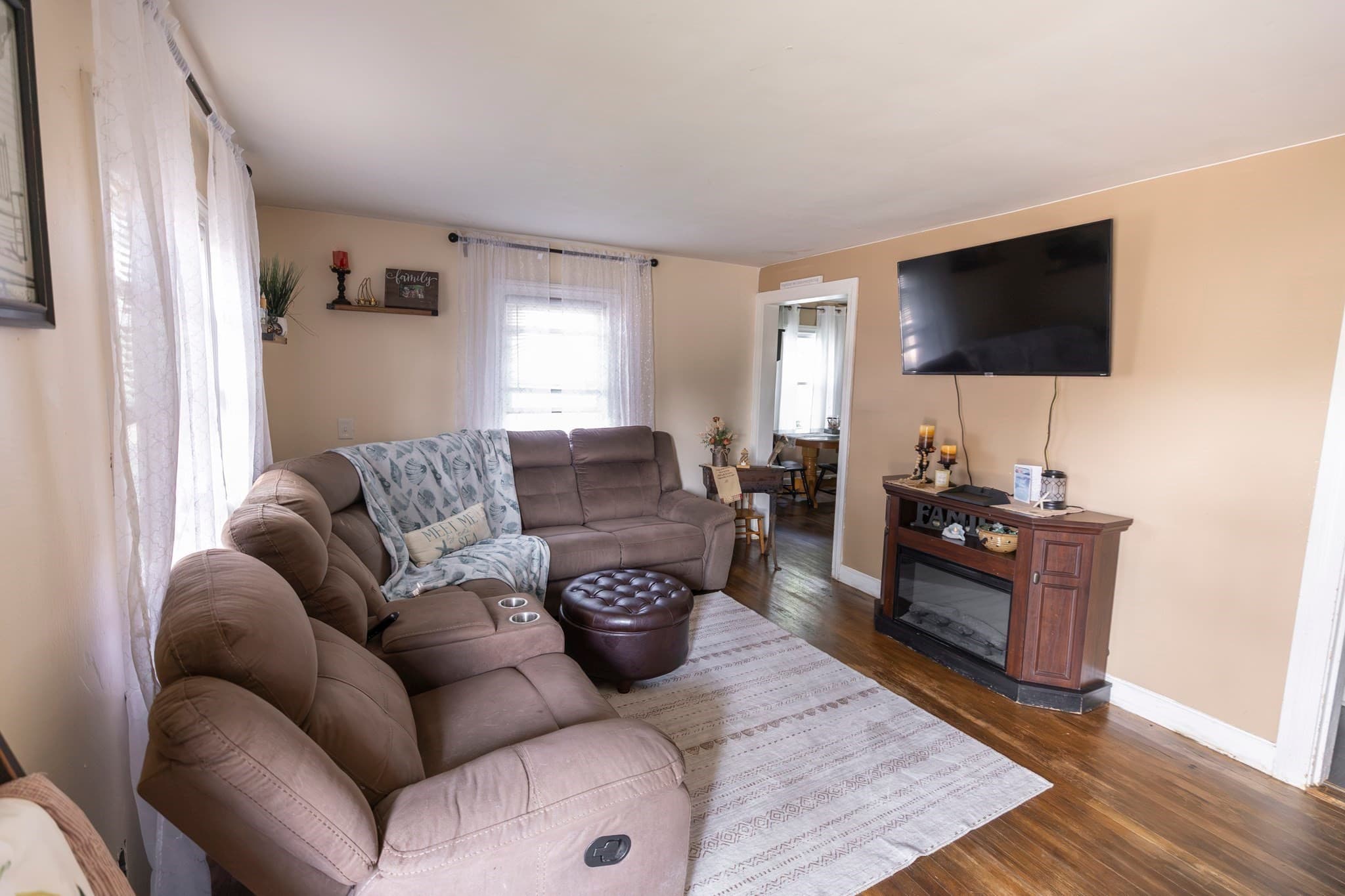 Single Family Residence at 118 Ararat St, Worcester MA 01606, Worcester, photo 9 of 21