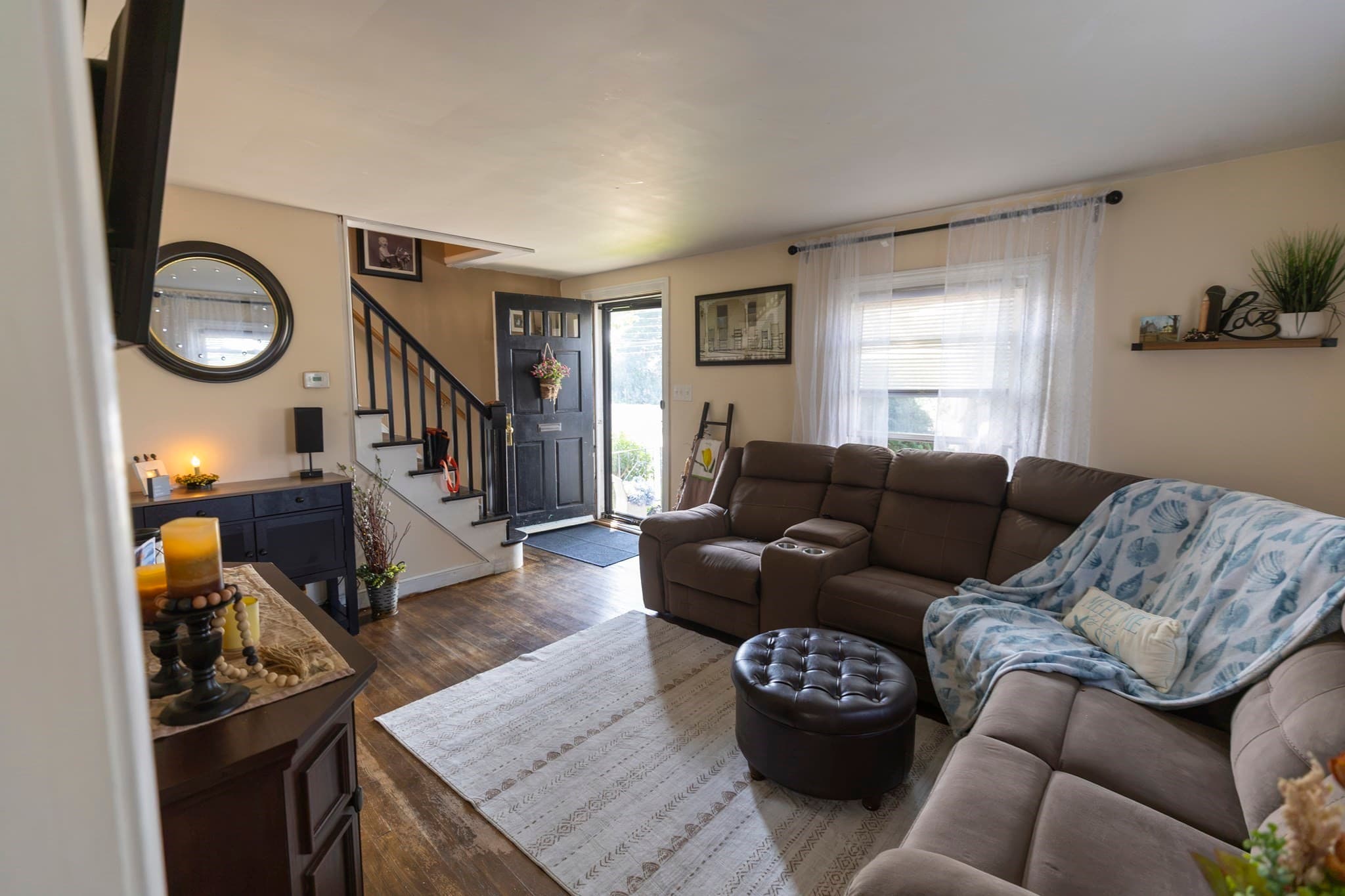 Single Family Residence at 118 Ararat St, Worcester MA 01606, Worcester, photo 4 of 21