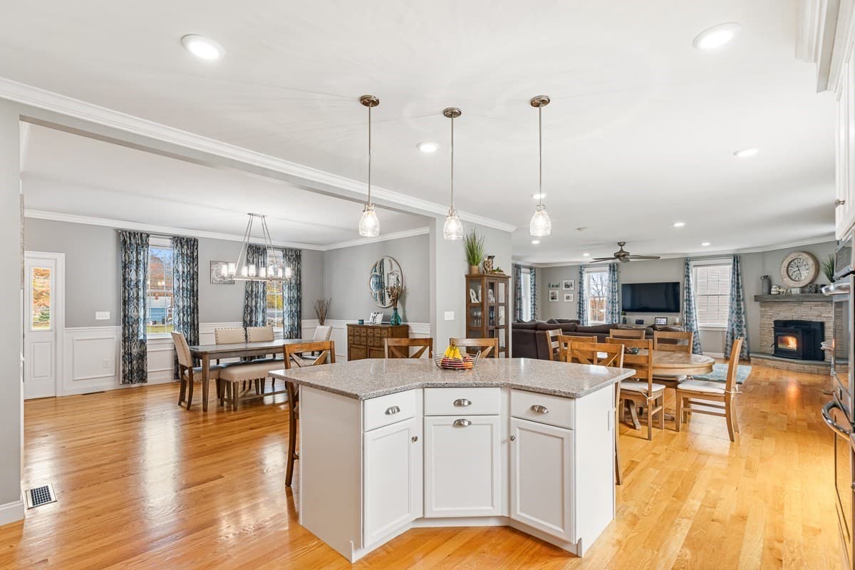 Single Family Residence at 705 County St, Seekonk MA 02771, Seekonk, photo 9 of 35