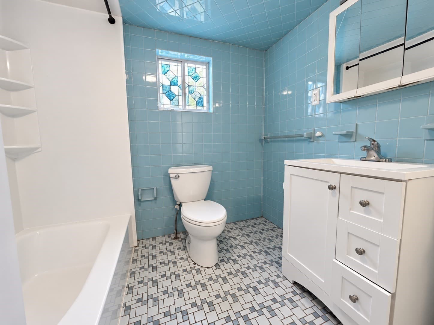 Single Family Residence at 126 Pine Hill Cir, Waltham MA 02451, photo 4 of 28
