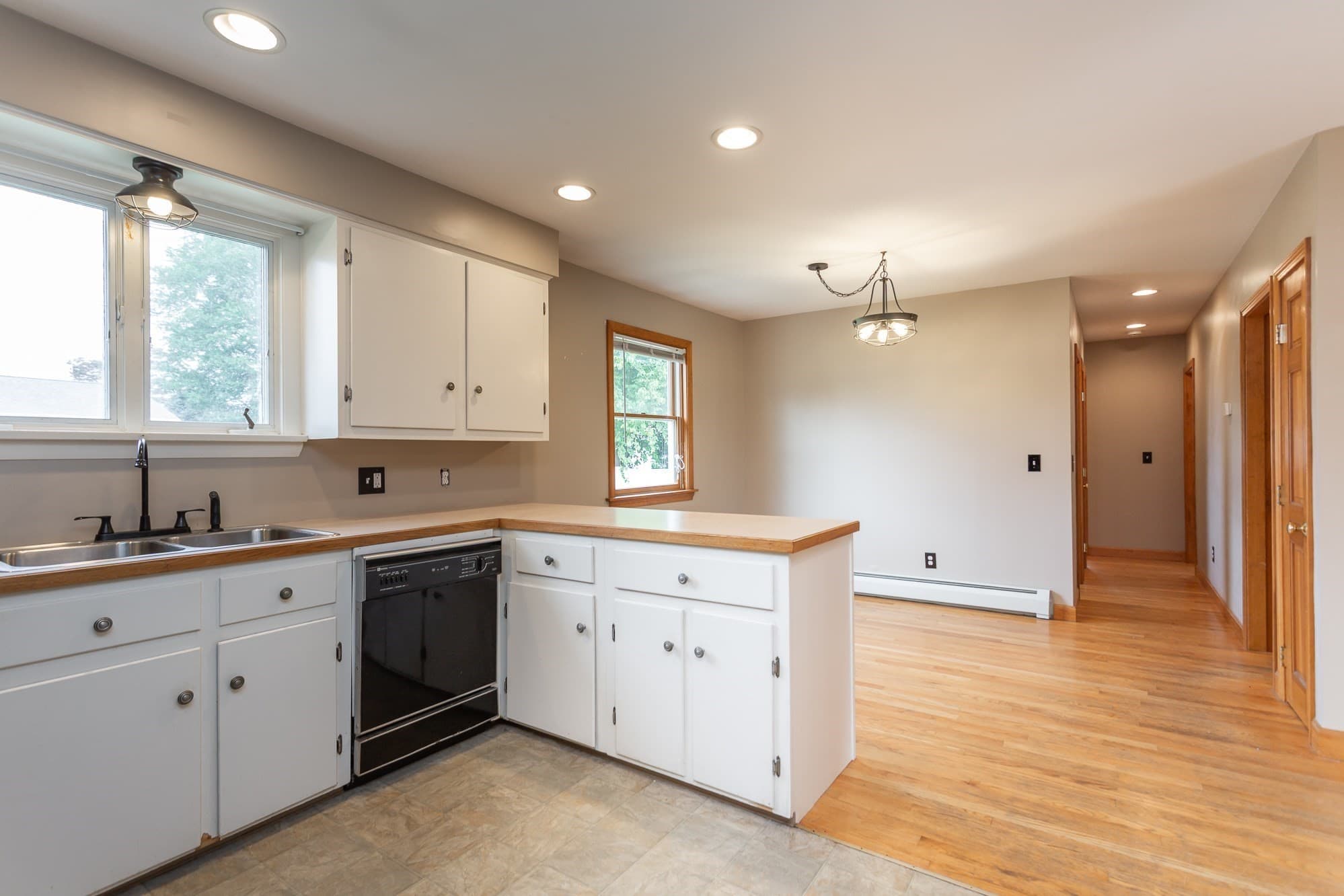 Single Family Residence at 26 Midland Rd, Somerset MA 02726, Somerset, photo 13 of 28