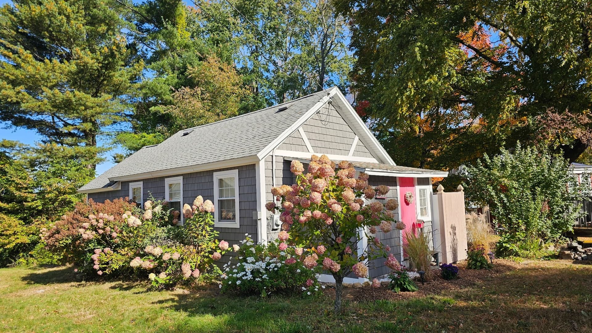 5 Lakeshore Dr, Wales MA 01081