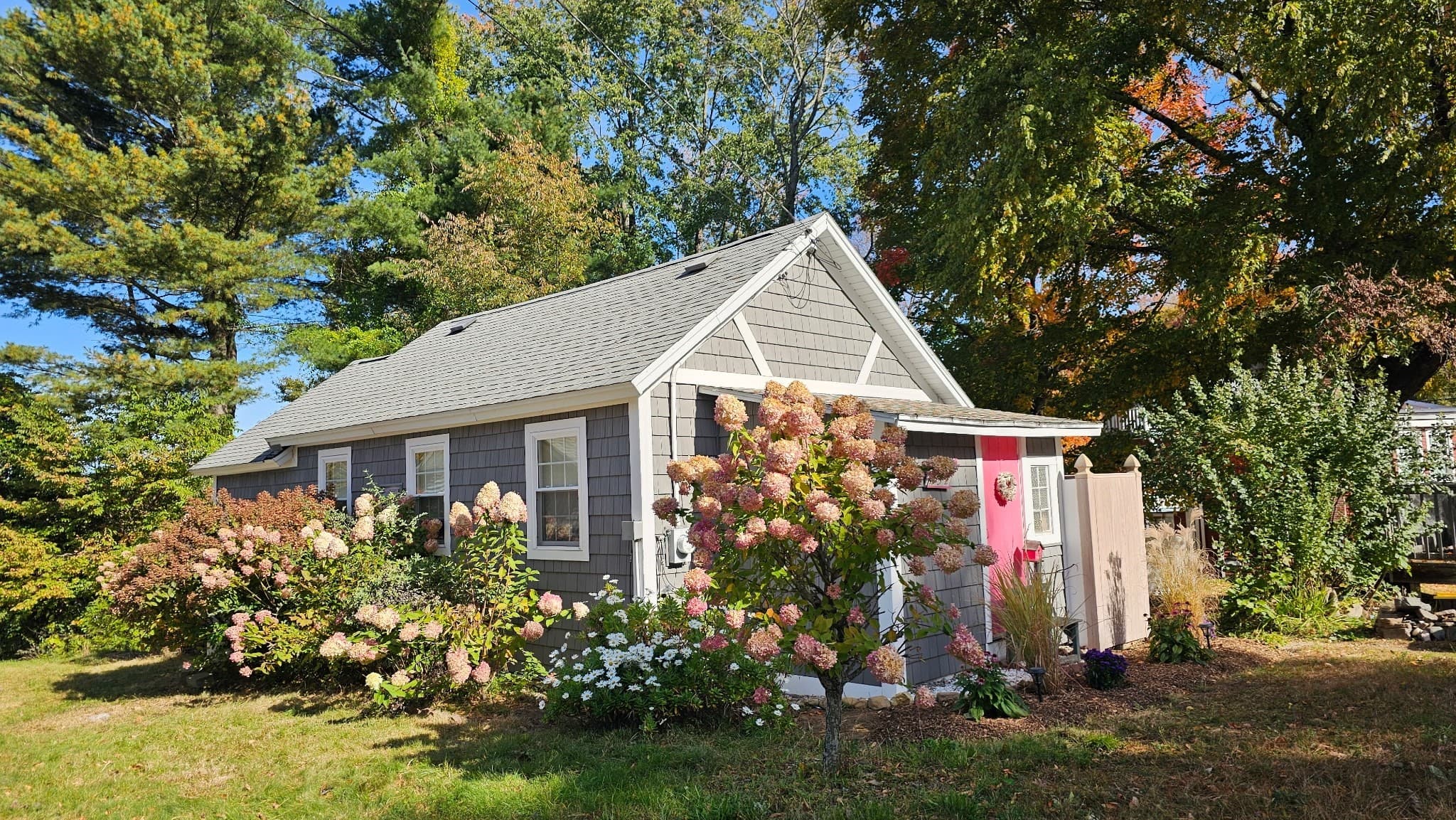 5 Lakeshore Dr, Wales MA 01081