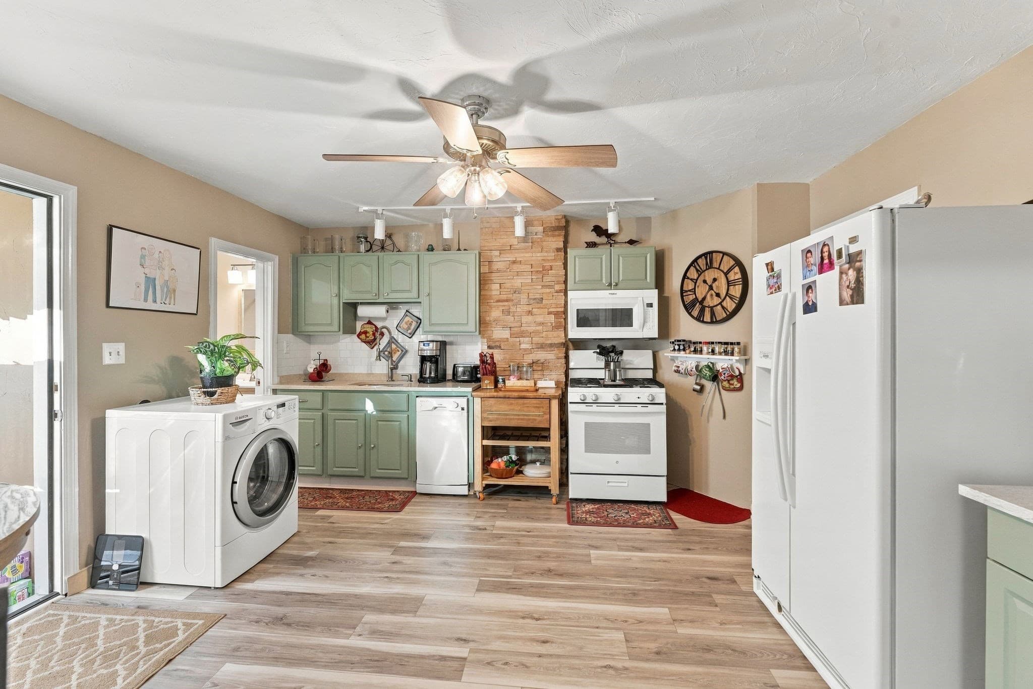 Condominium at 31 Thurston Avenue # 31, Northbridge MA 01534, Northbridge, photo 12 of 34