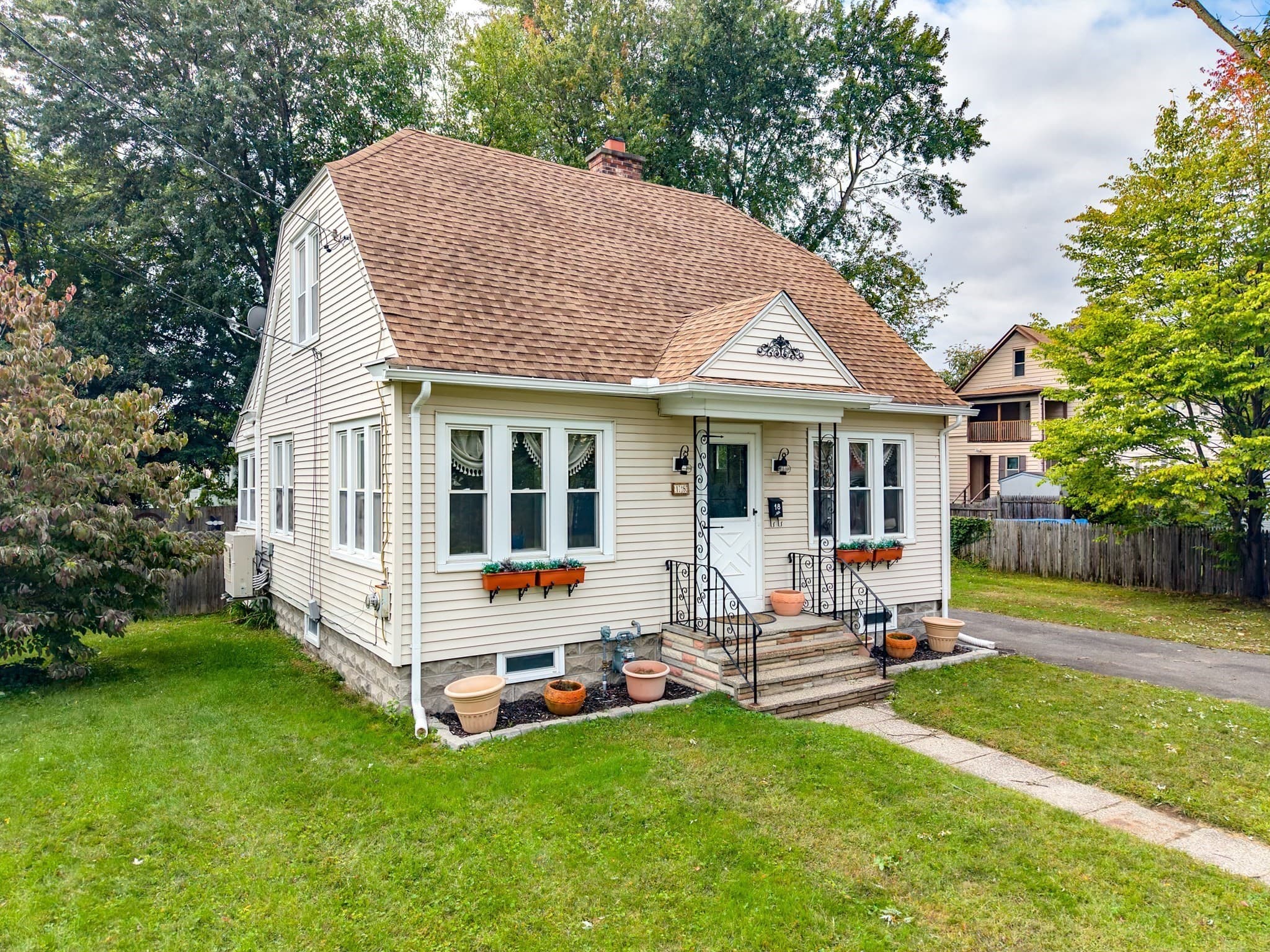 Single Family Residence at 18 Fabyan St, West Springfield MA 01089, West Springfield, photo 2 of 24