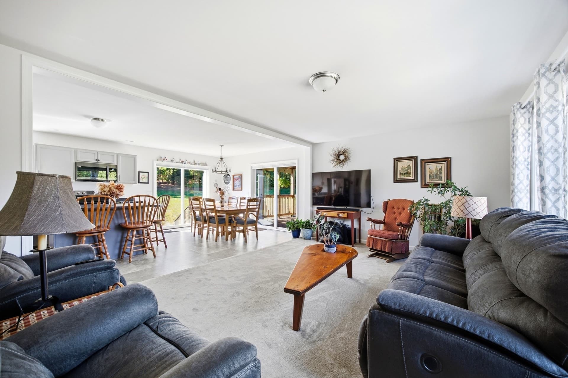 Single Family Residence at 362 Hadley St, South Hadley MA 01075, photo 6 of 36