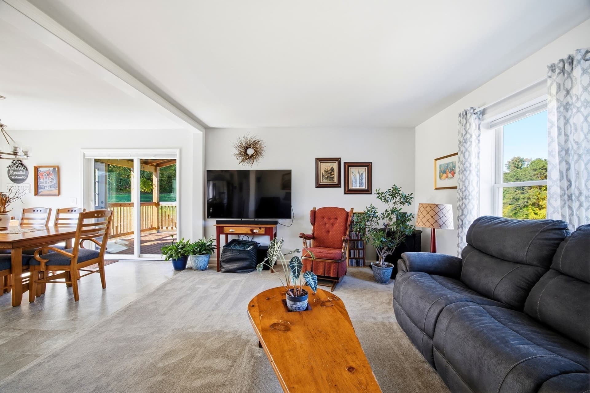 Single Family Residence at 362 Hadley St, South Hadley MA 01075, photo 7 of 36