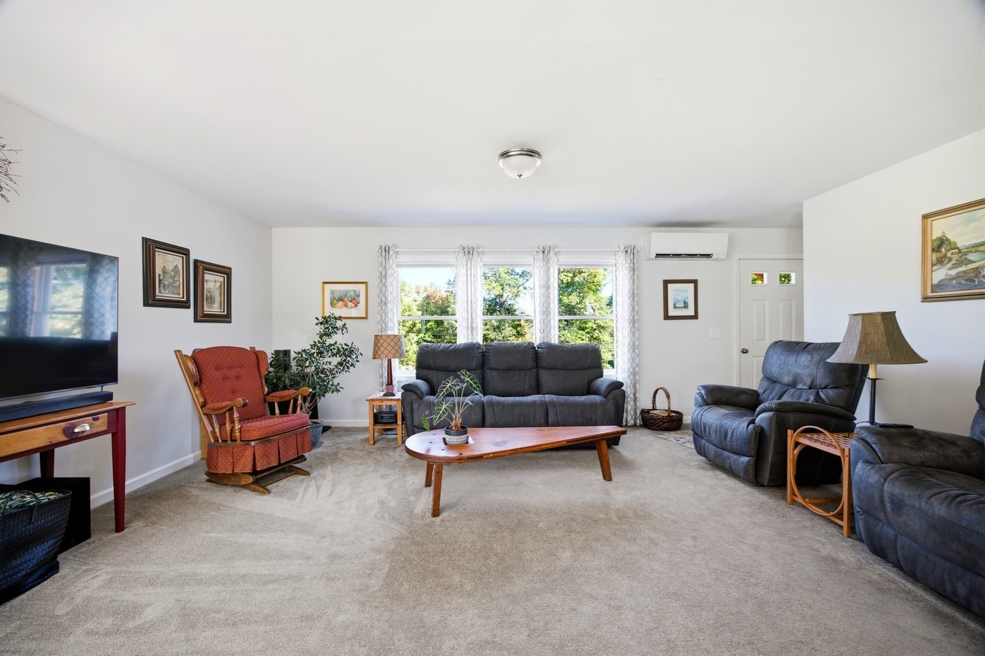 Single Family Residence at 362 Hadley St, South Hadley MA 01075, photo 8 of 36