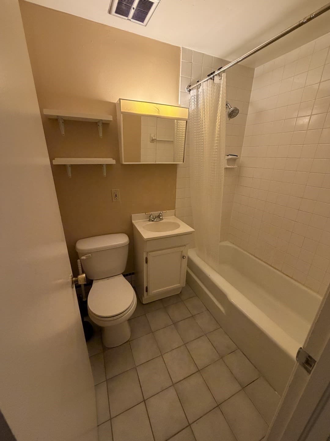 Condominium at 164 Beacon St, Boston MA 02116, Boston, photo 10 of 12
