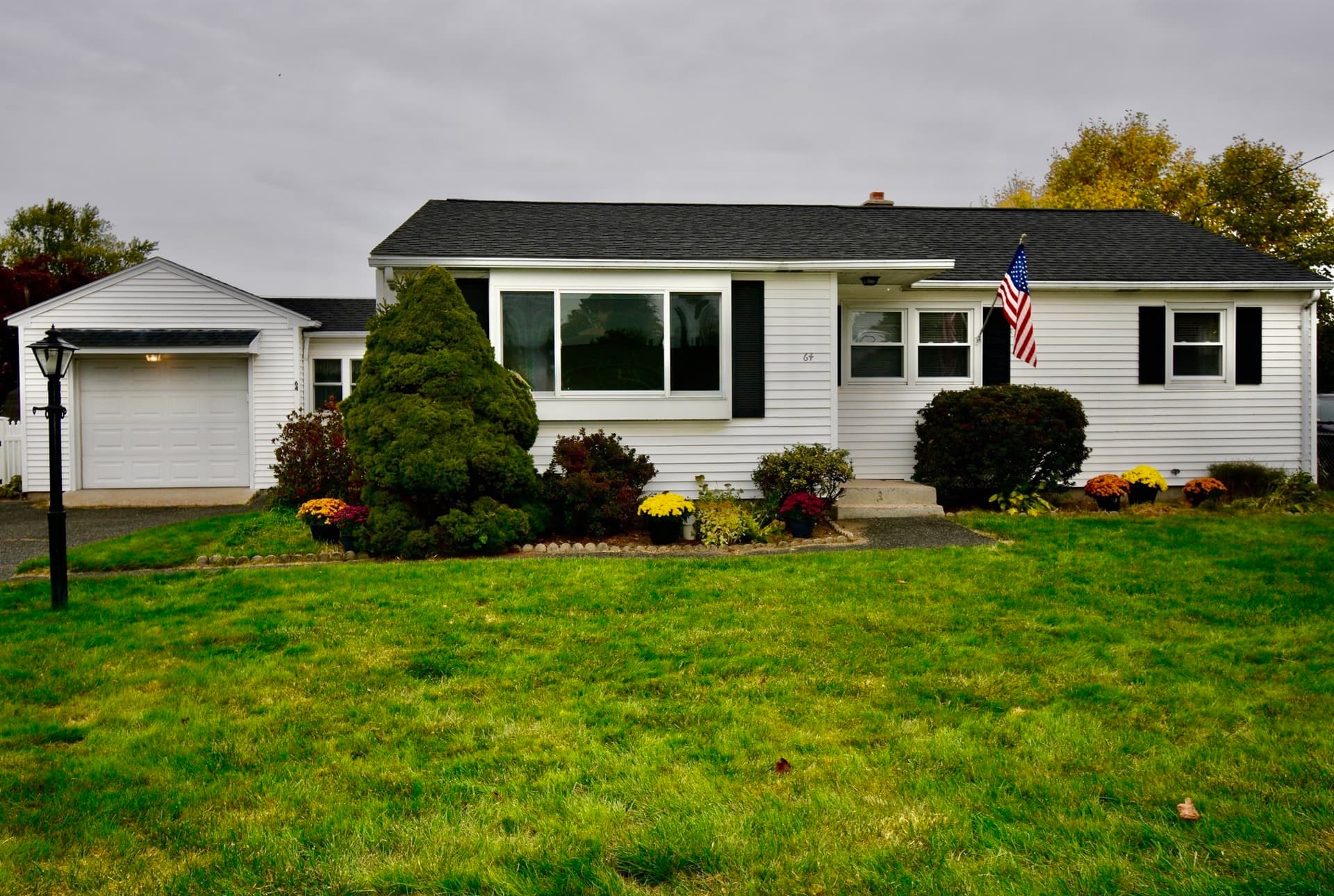 64 Poplar St, Chicopee MA 01013
