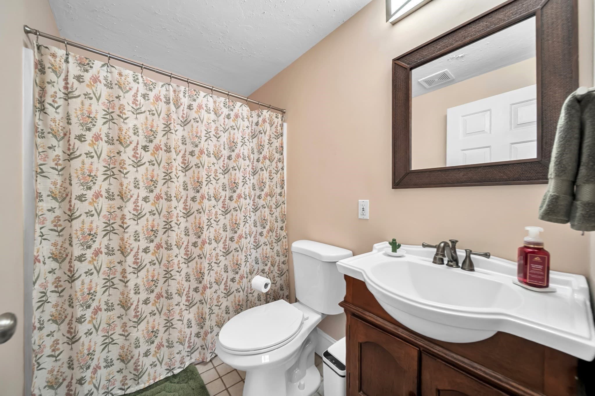 Condominium at 25 Bayberry Dr # 25, Worcester MA 01607, Worcester, photo 15 of 26