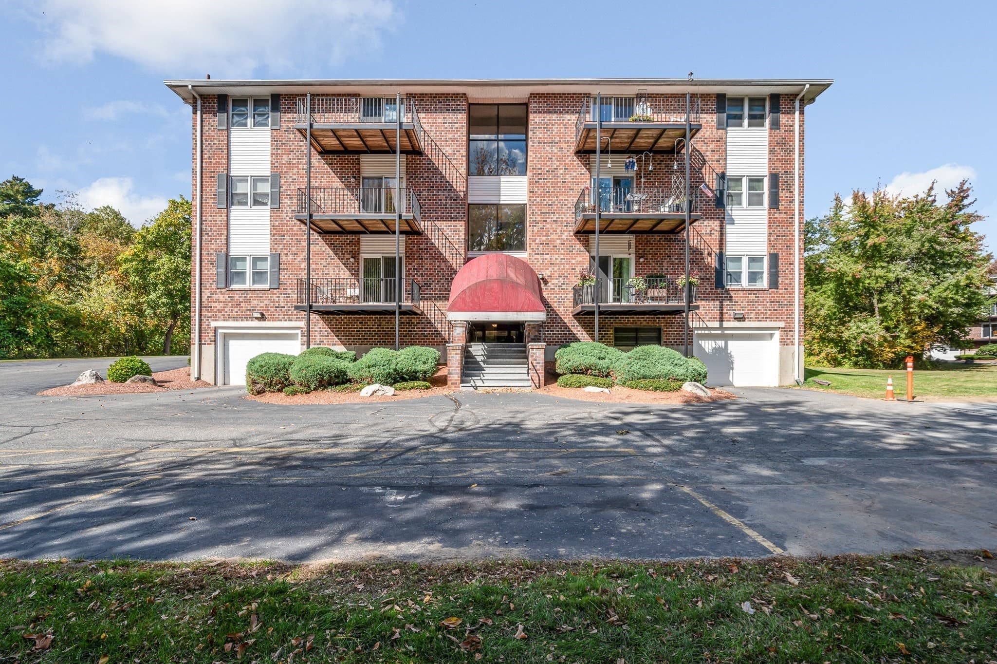 Condominium at 21 Dallas Dr # 202, Dracut MA 01826, Dracut, photo 2 of 29